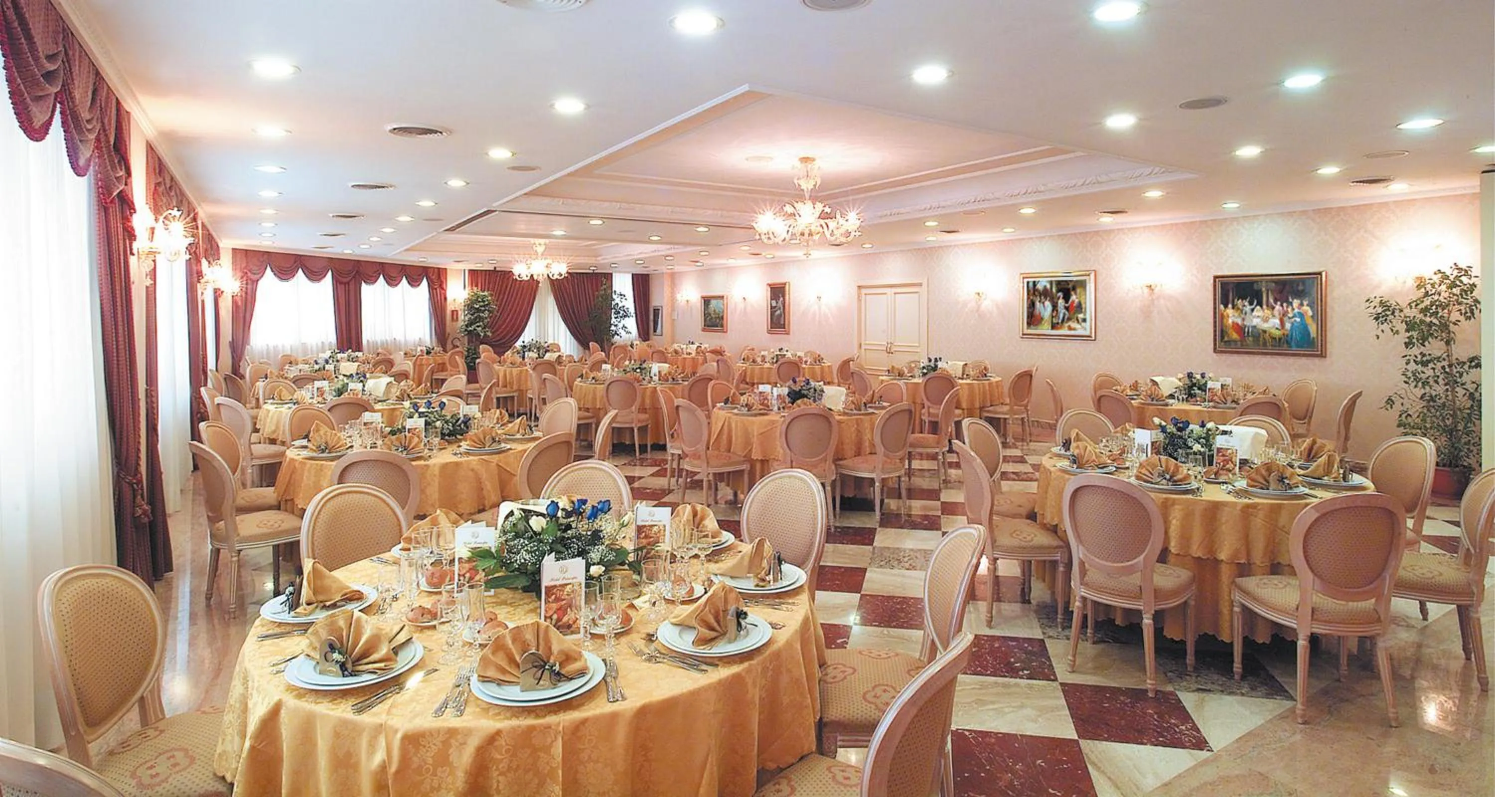 Restaurant/places to eat in Hotel Principe