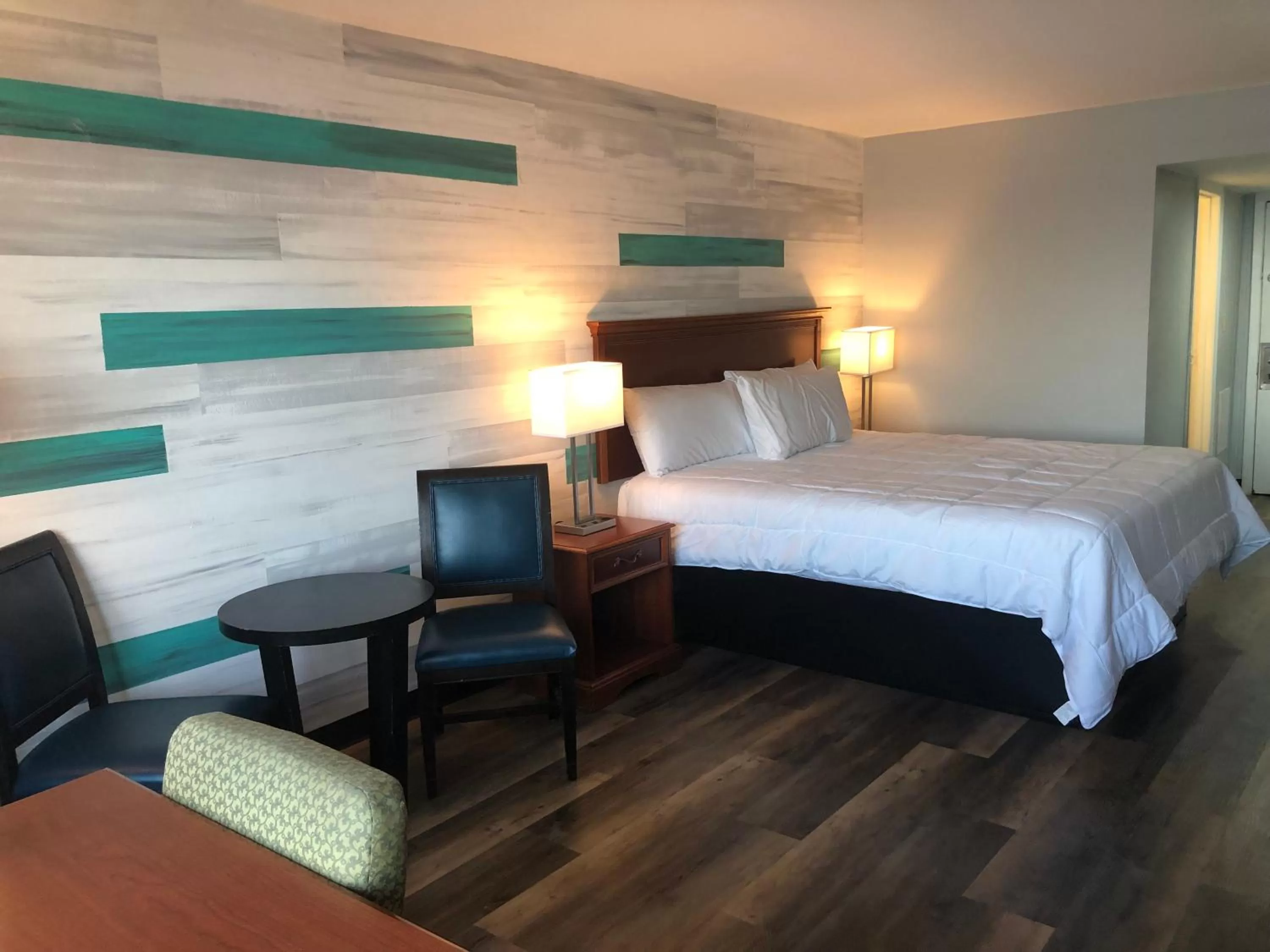 Bed in Gazebo Inn Oceanfront