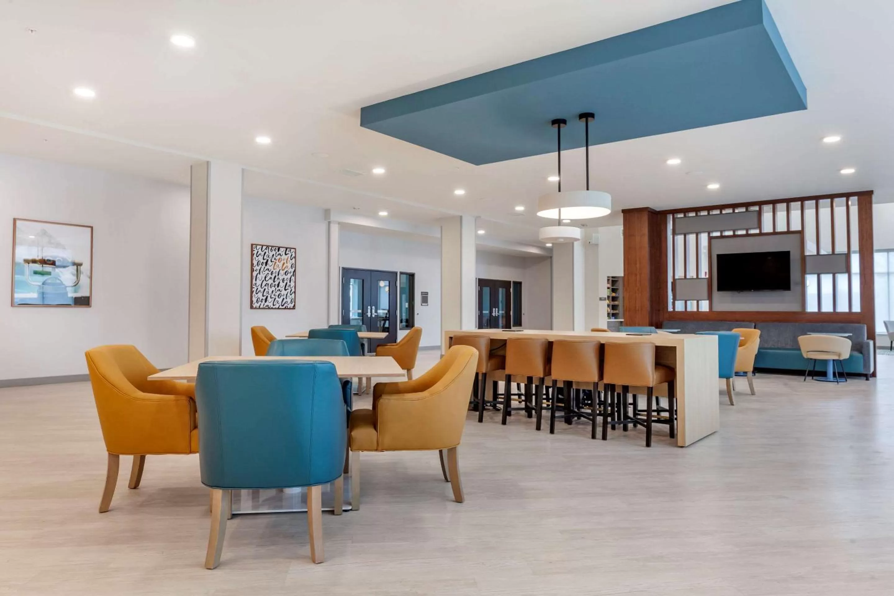 Restaurant/places to eat in Comfort Suites Cottage Grove-Madison