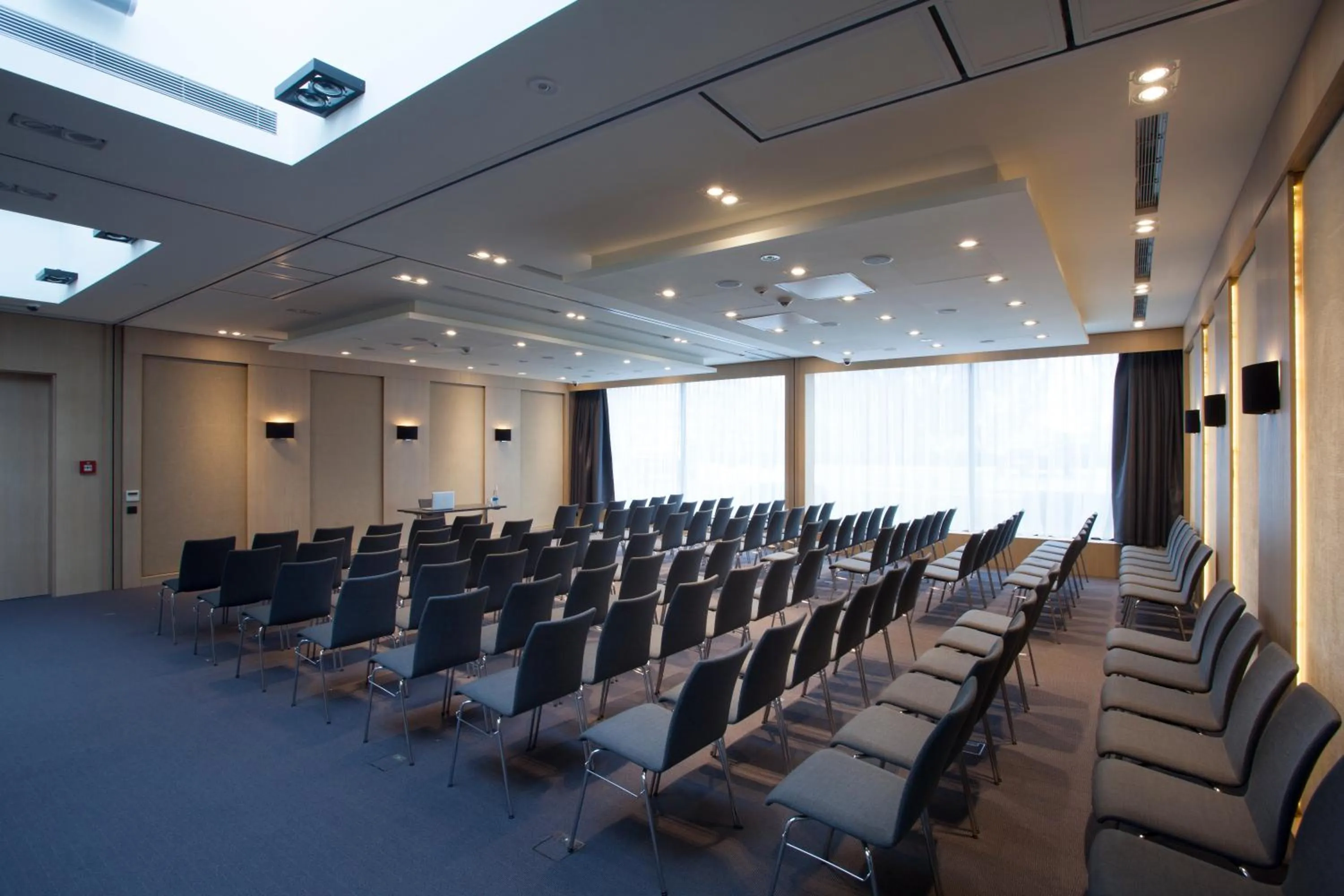 Business facilities in Ilonn Hotel