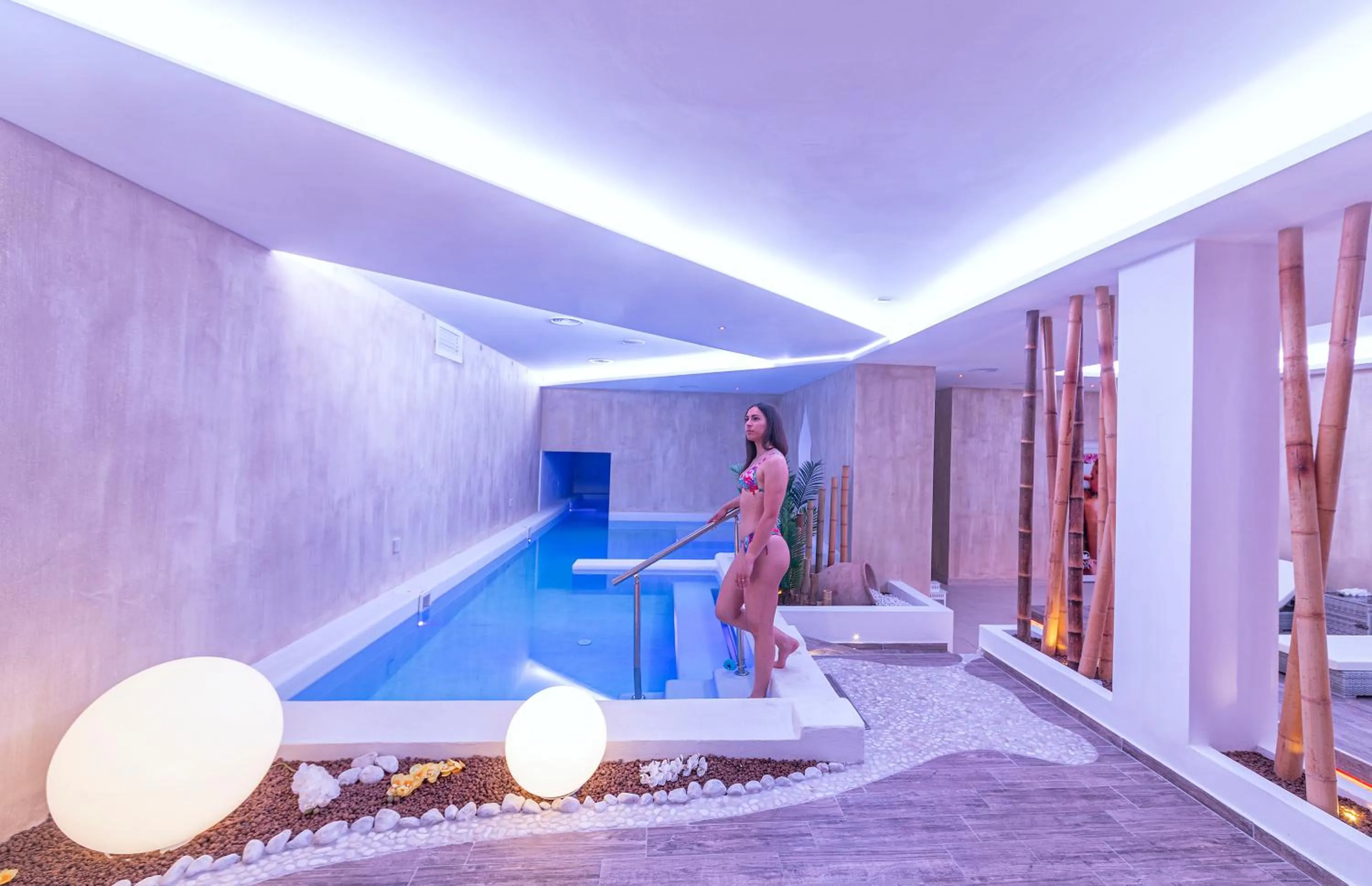 Swimming pool in Royal Sunset Hotel