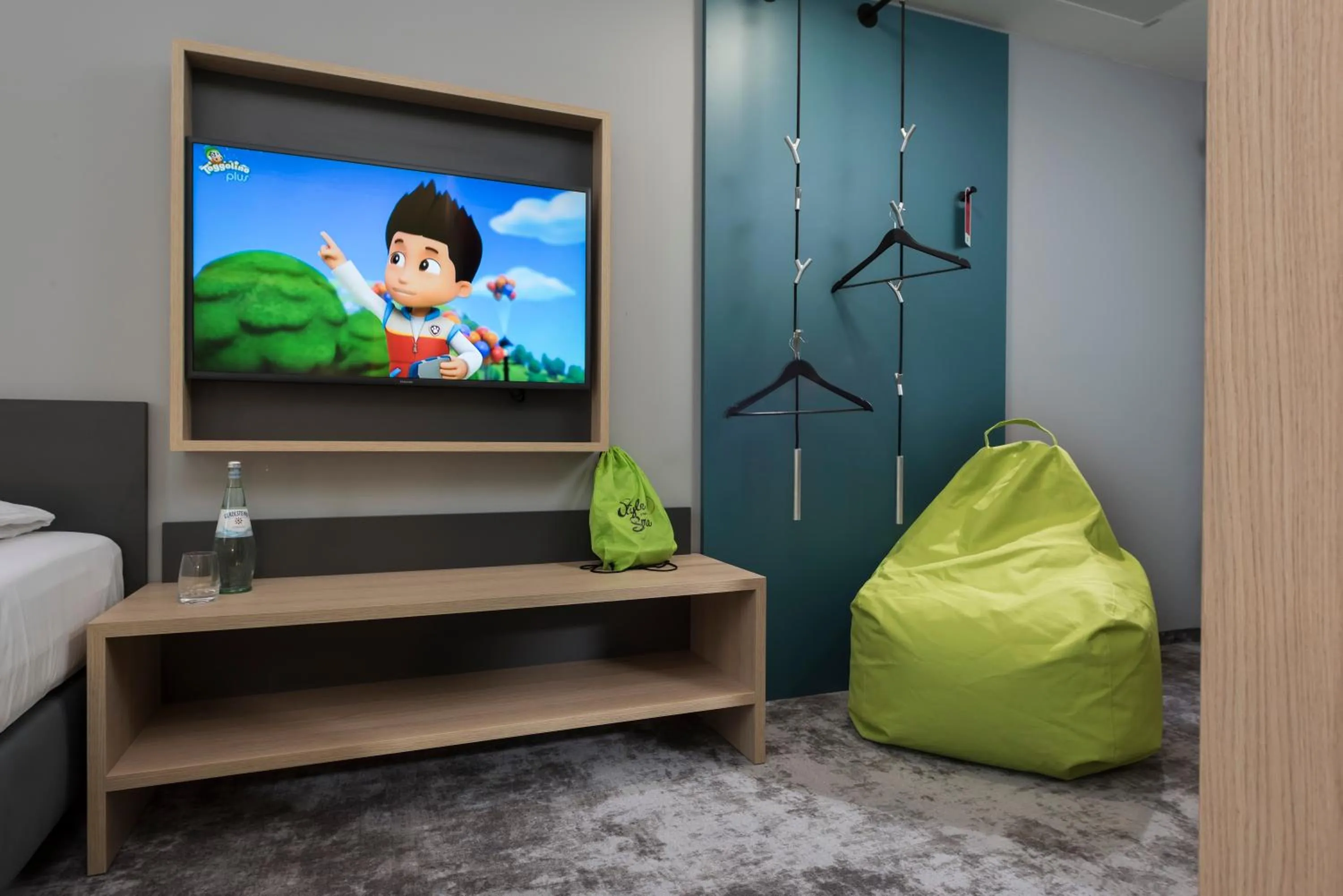 TV and multimedia, Bed in ibis Styles Stuttgart Vaihingen