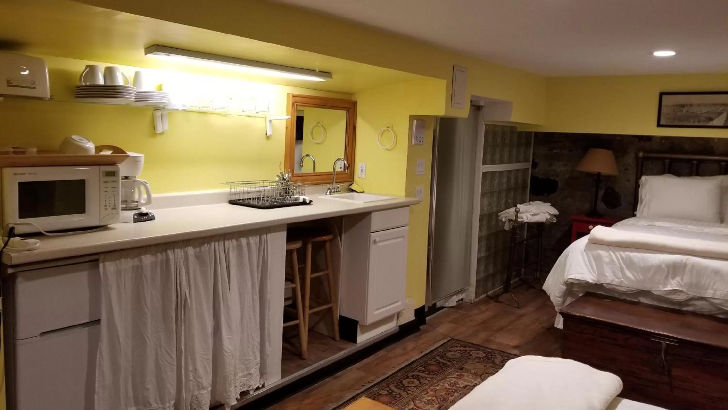 Kitchen or kitchenette, Bed in Incentra Village Hotel