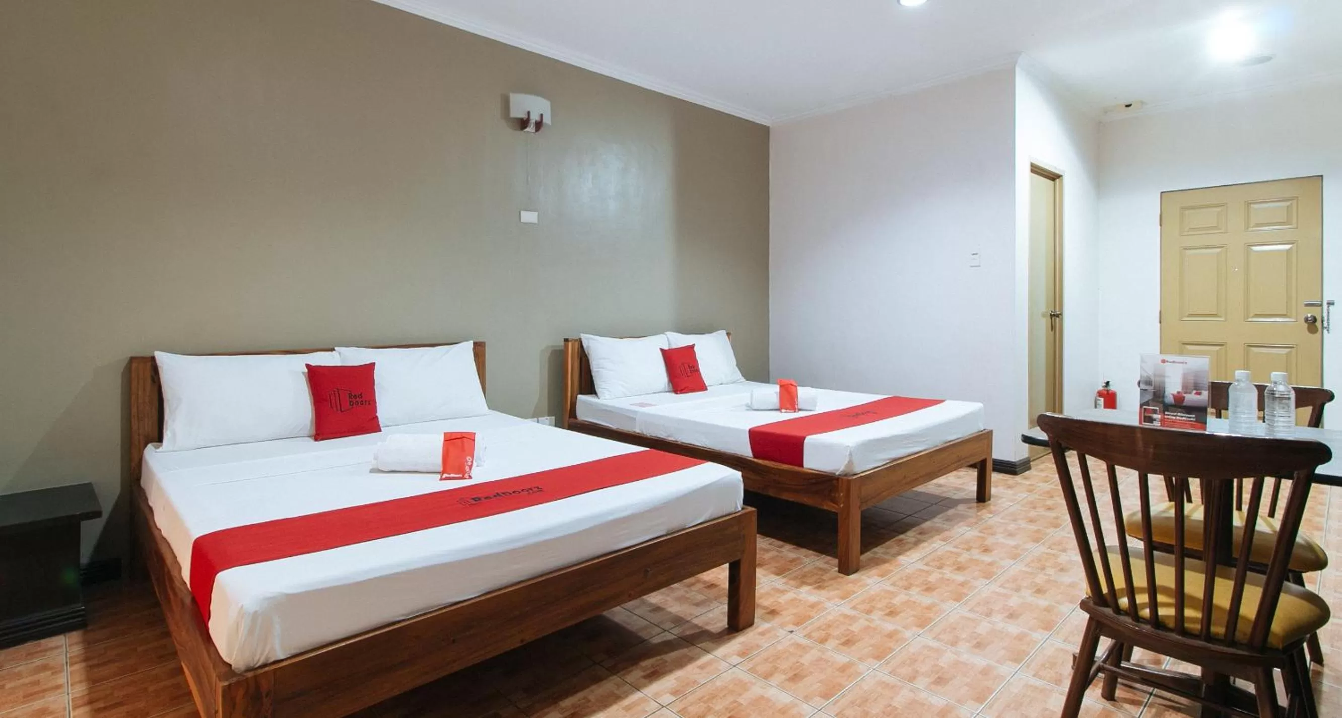 Bedroom, Bed in RedDoorz at KM 50 Aguinaldo Highway Tagaytay - Vaccinated Staff