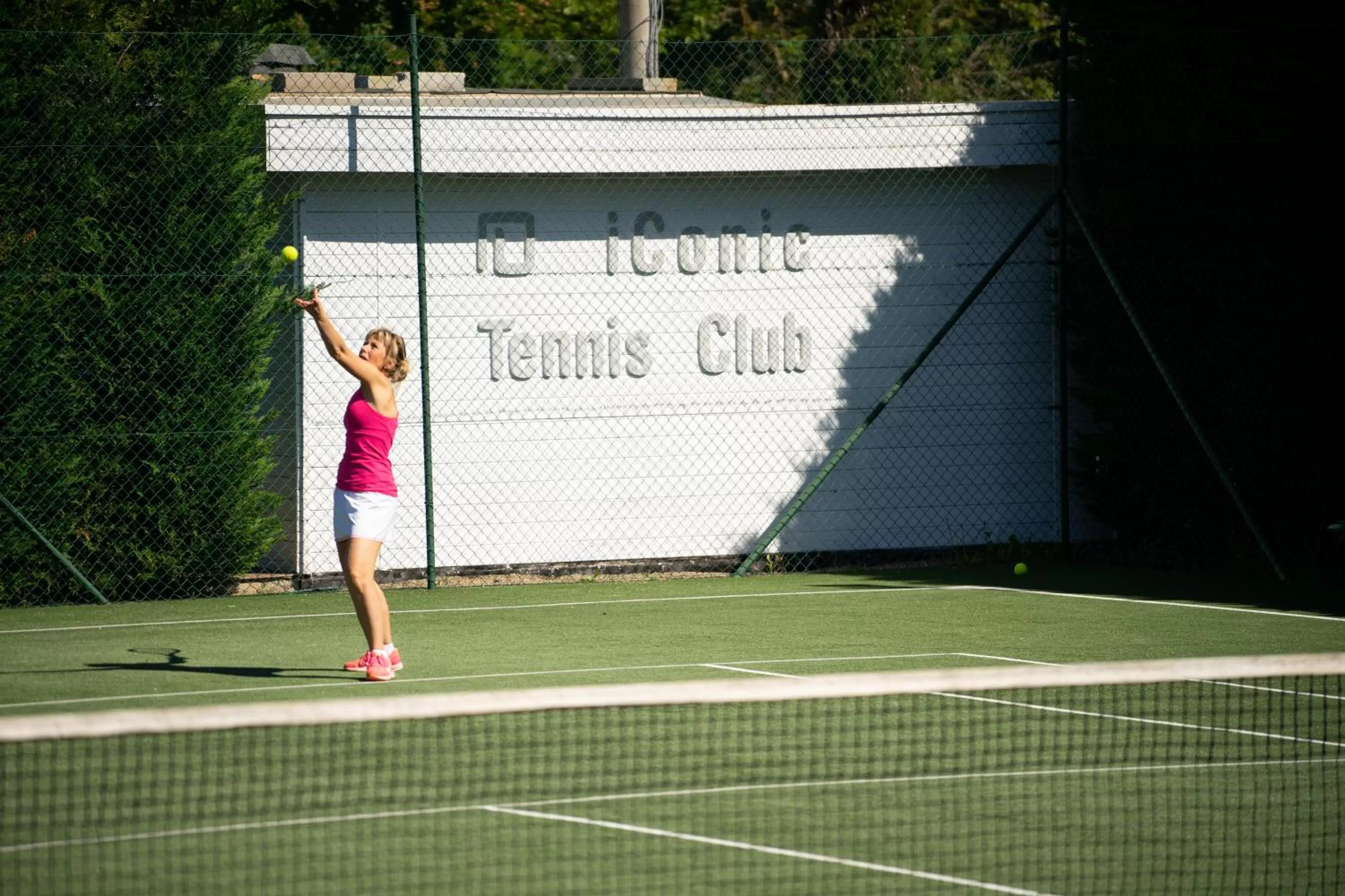 Tennis court in iConic Wellness Resort & Spa