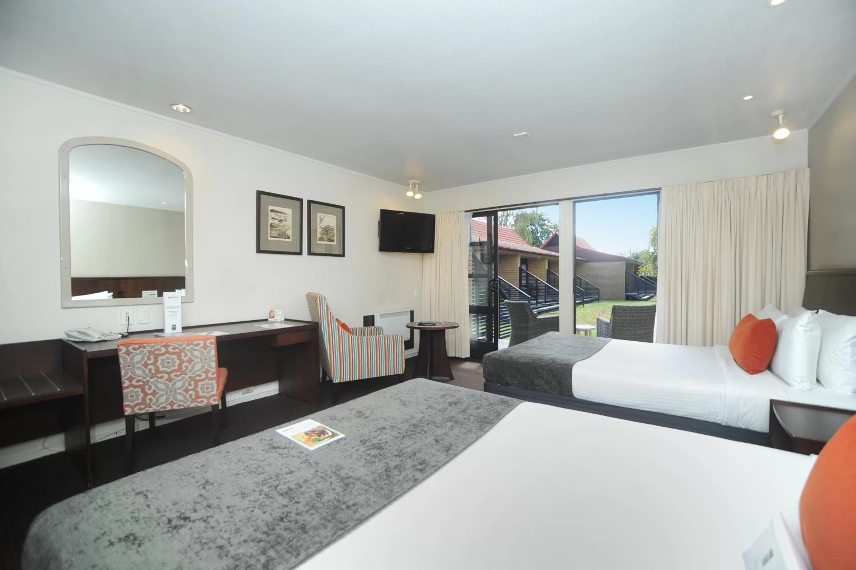 Bedroom, Bed in Quality Hotel Lincoln Green