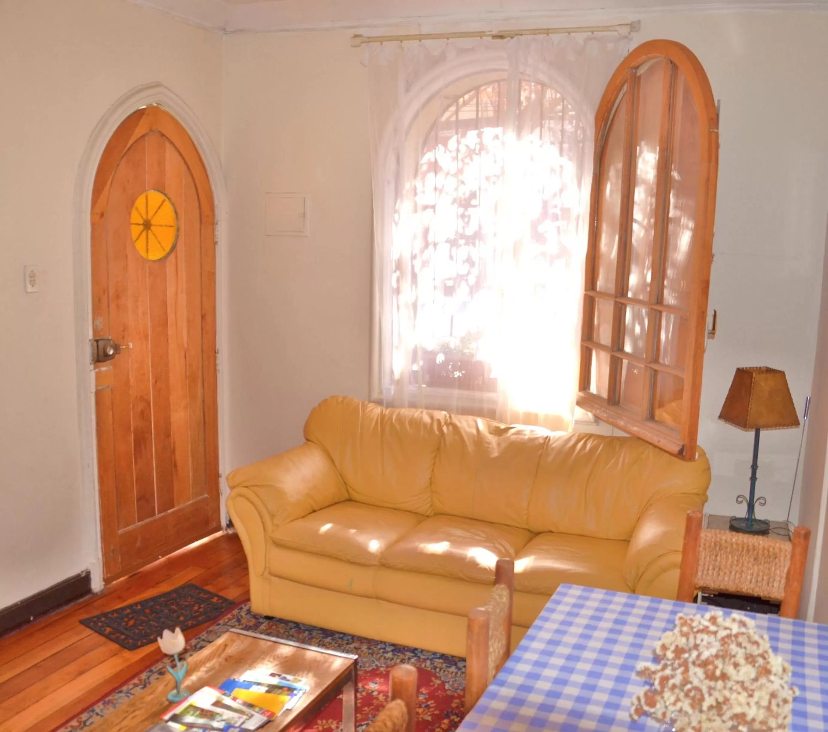 Communal lounge/ TV room in Tralkan B&B