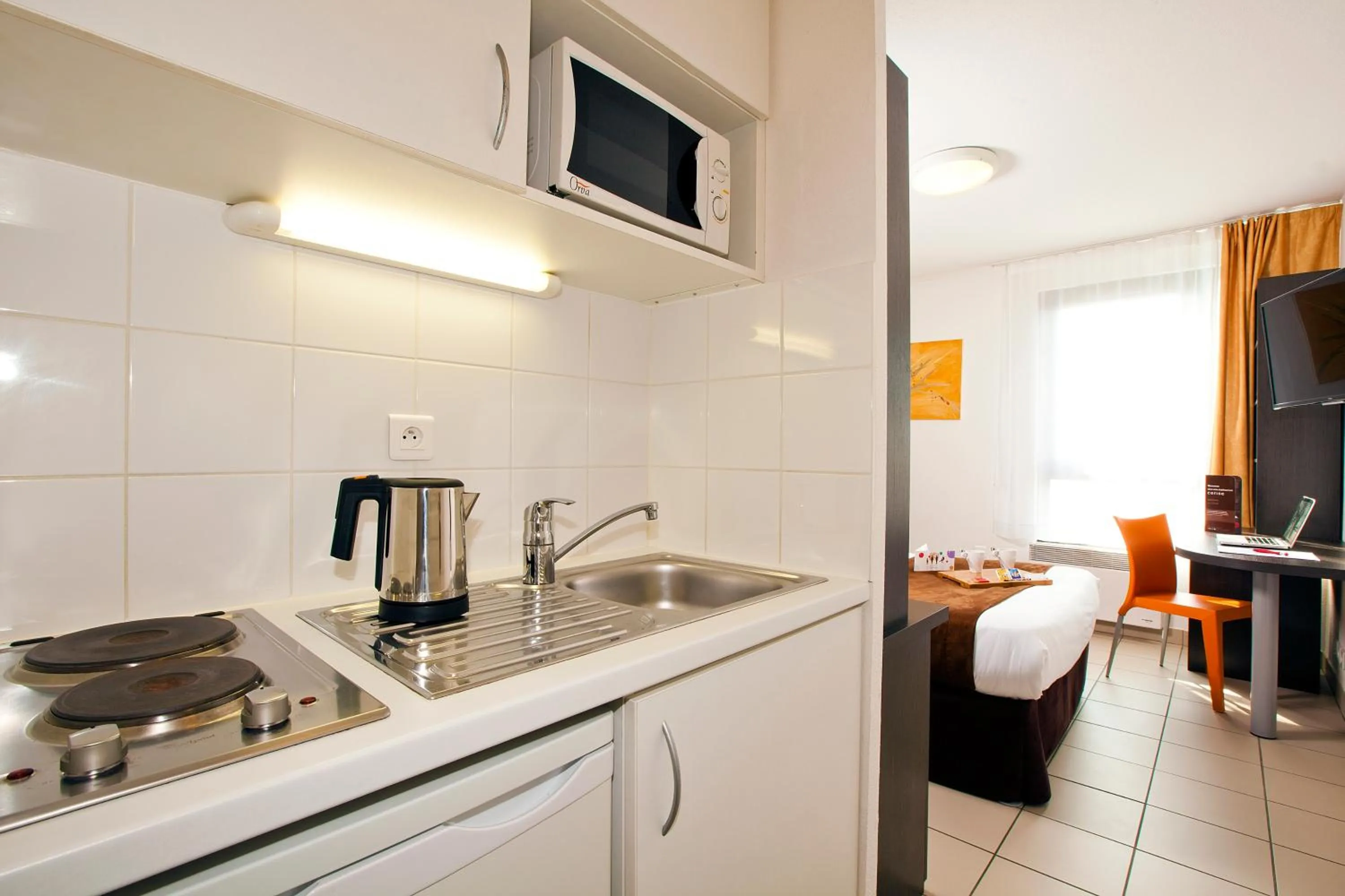 Kitchen or kitchenette in Cerise Strasbourg