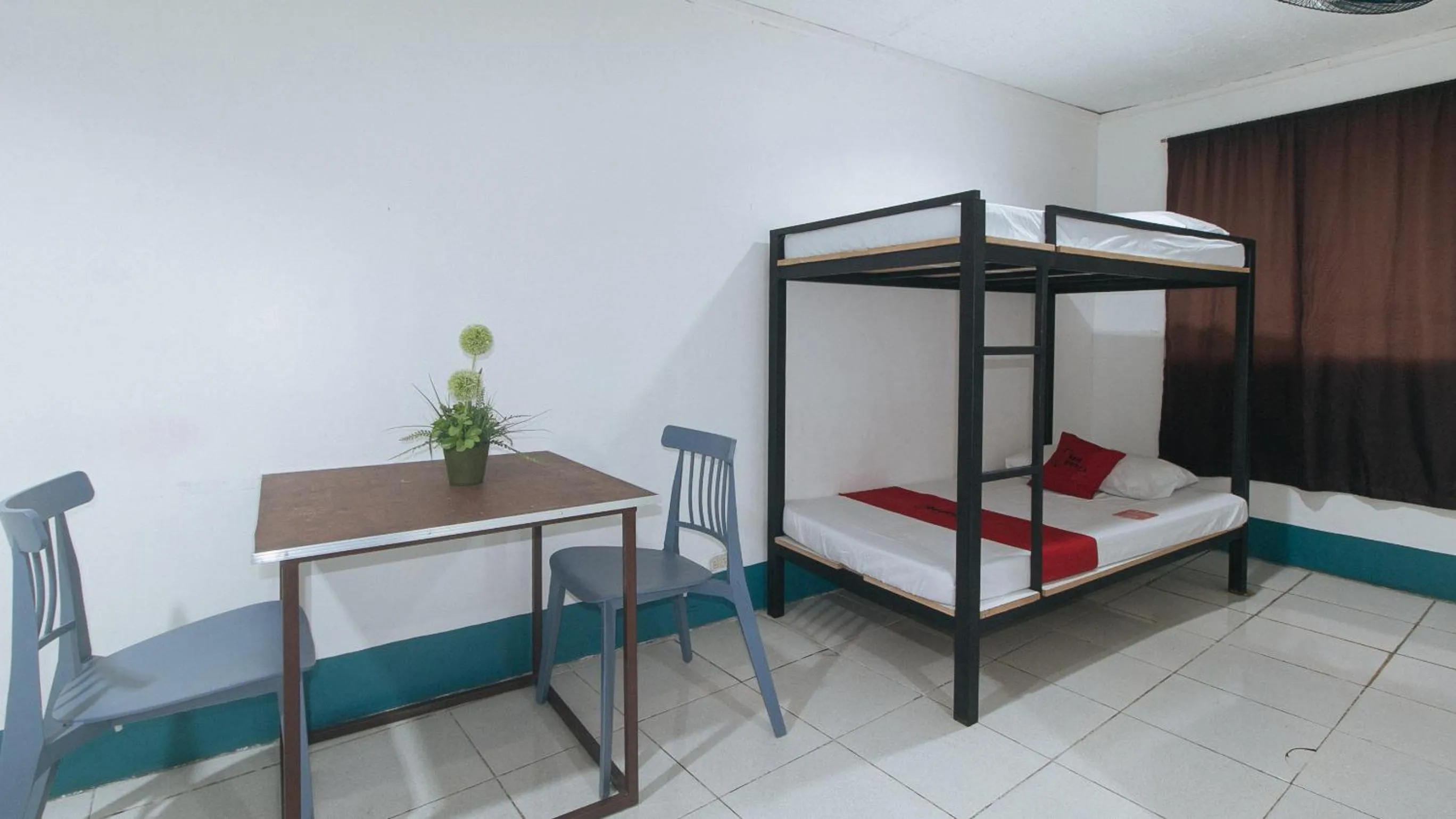 Photo of the whole room, Bed in RedDoorz at Crowne One Condo