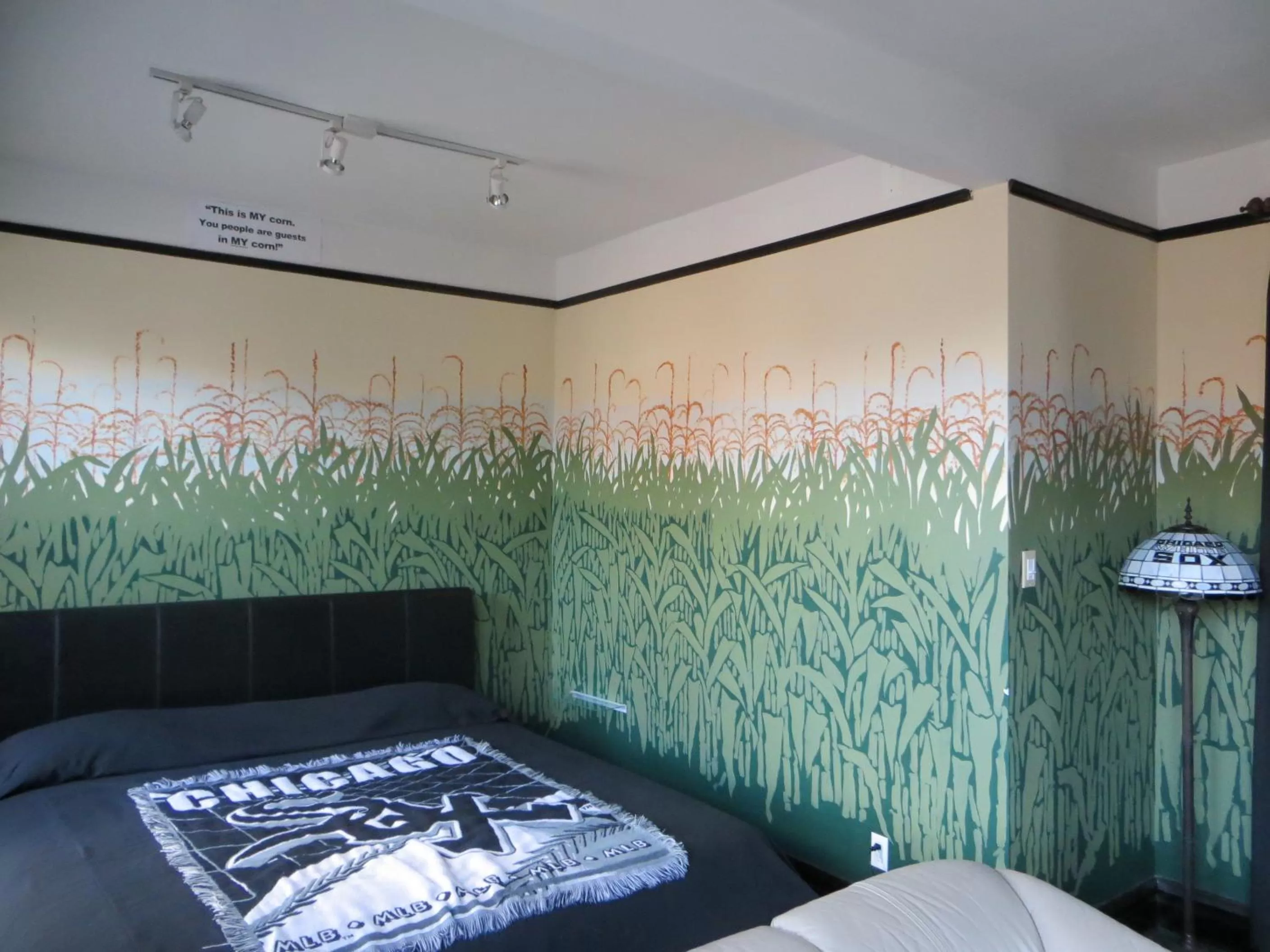 Bedroom, Bed in The Polo Inn Bridgeport U.S.A.