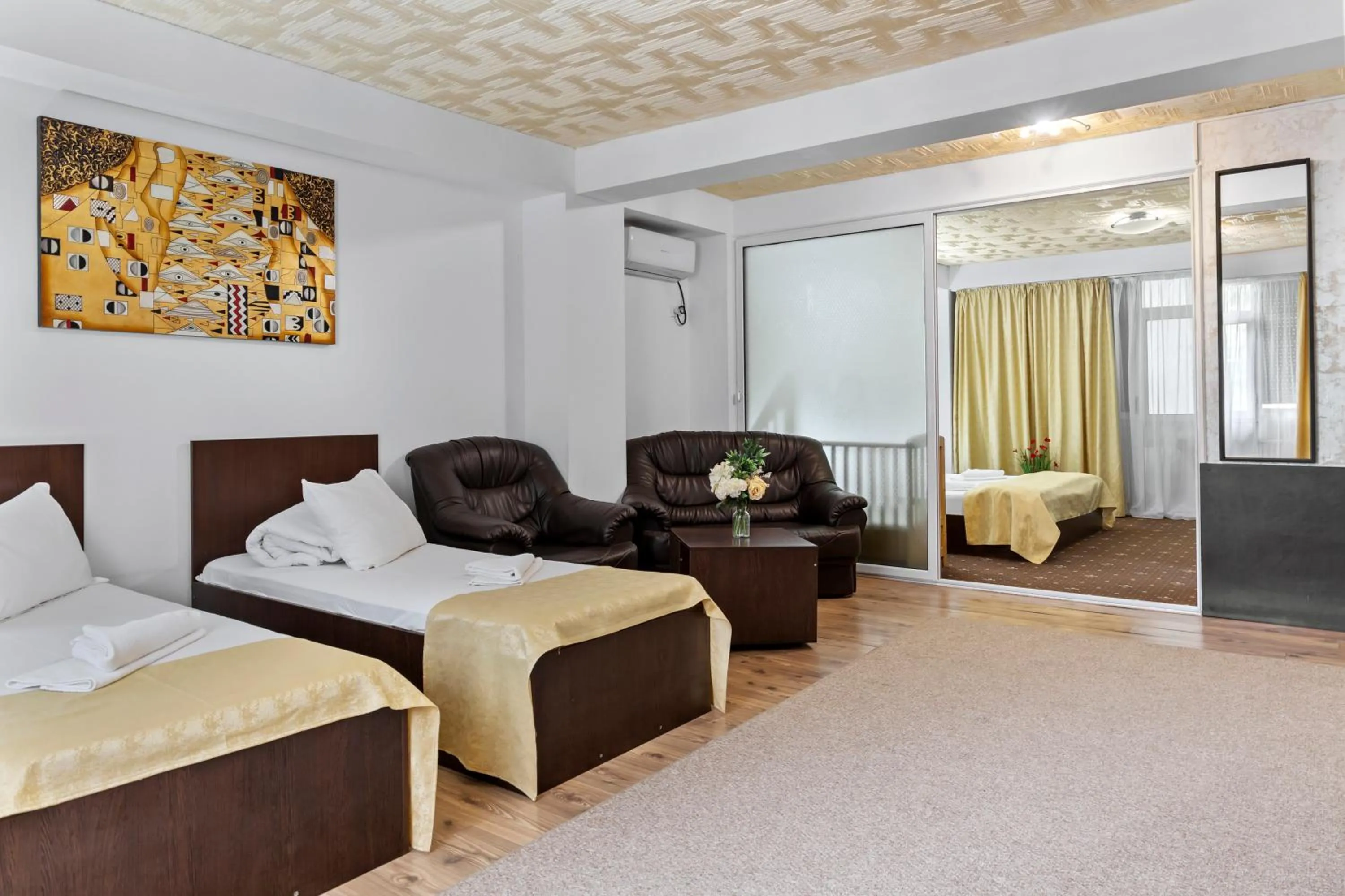 Bed in Hotel Charter Otopeni