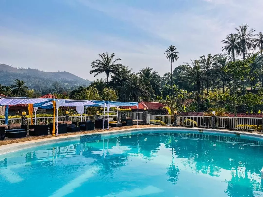 Swimming pool in La Vallée de Bana