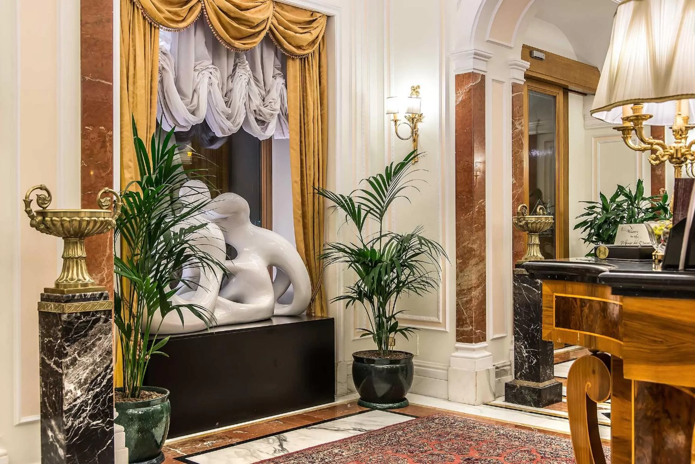 Decorative detail in Albergo del Senato