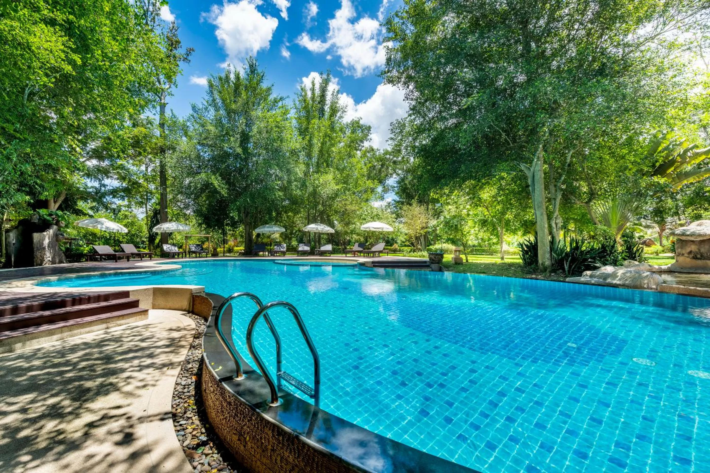 Swimming pool in Vana Varin Resort