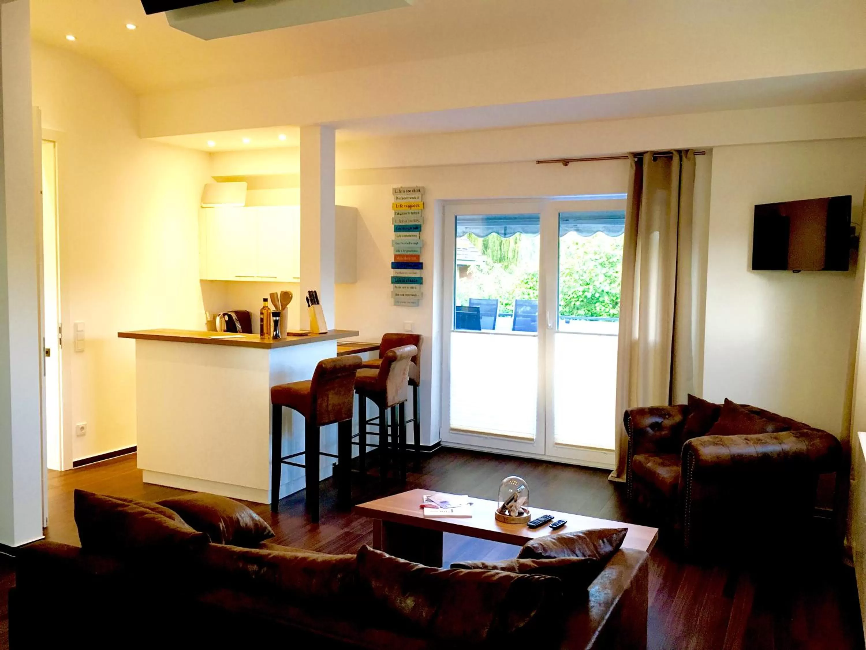 Photo of the whole room in Seaside-Townhouse