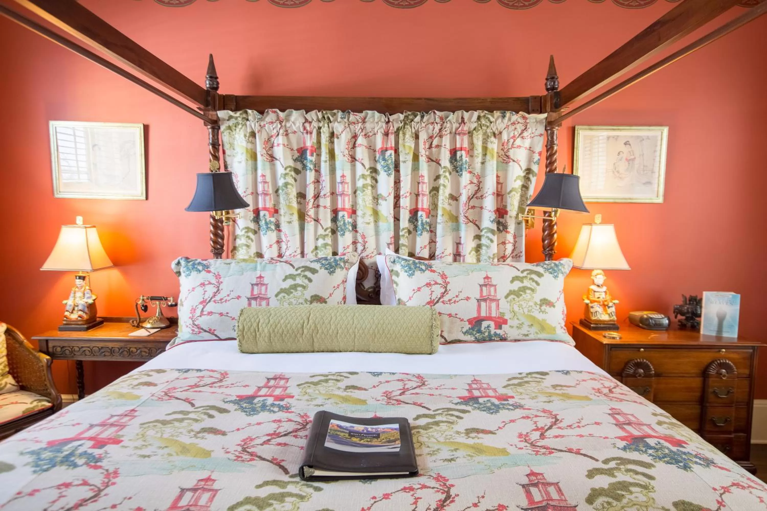 Bed in Ballastone Inn