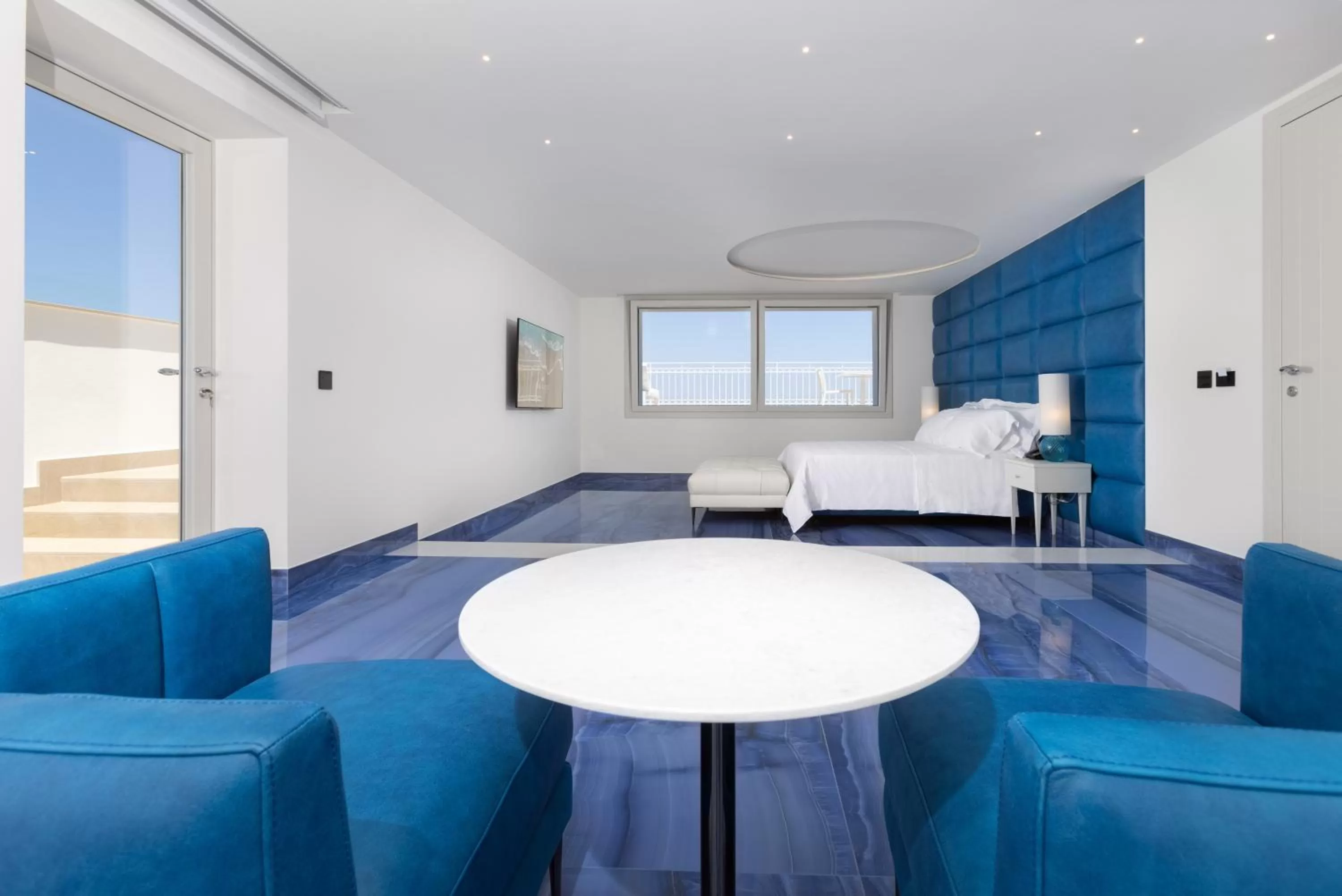 Balcony/Terrace, Bed in Grotta Palazzese Beach Hotel