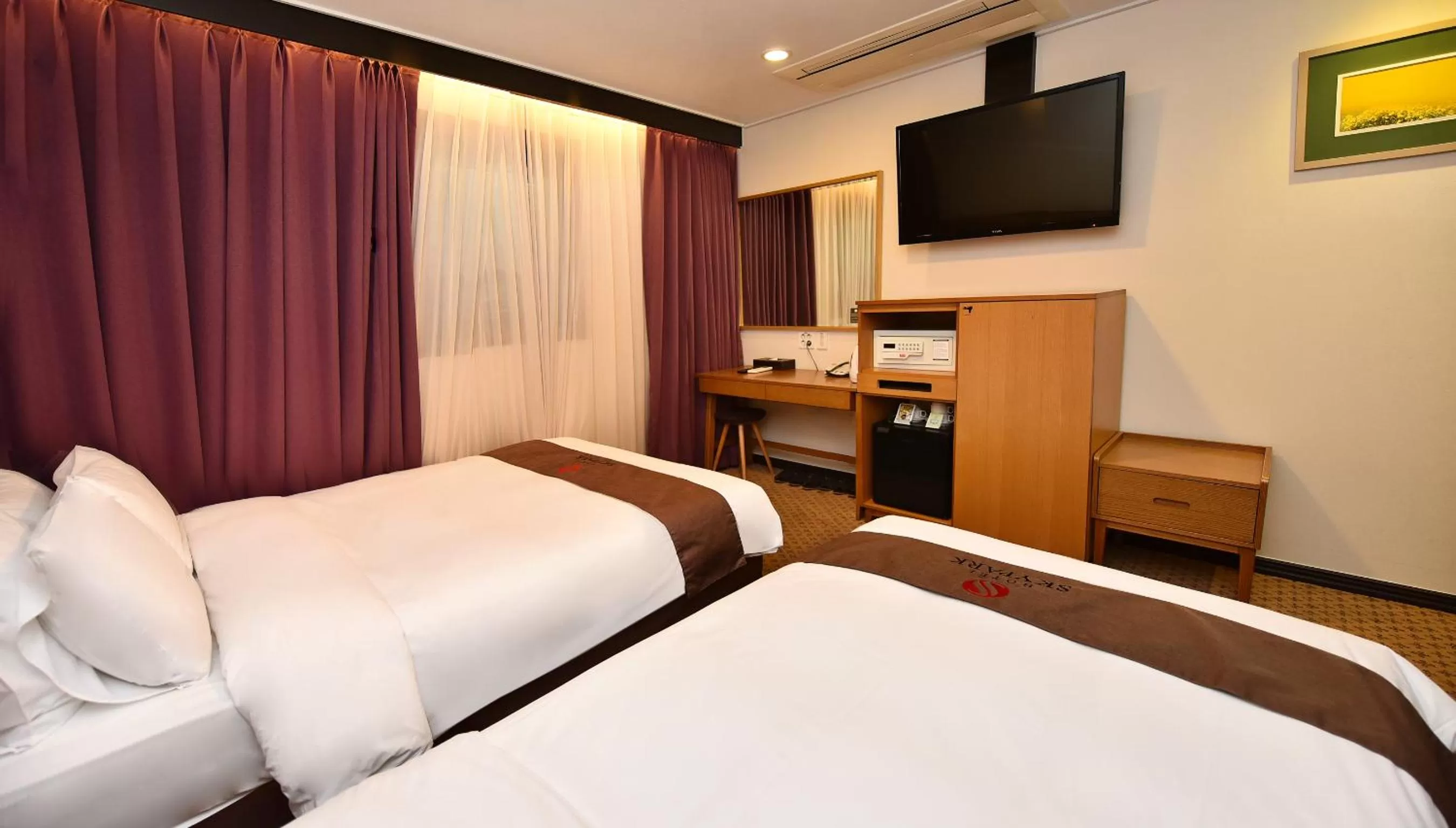 Bed in Hotel Skypark Myeongdong 1