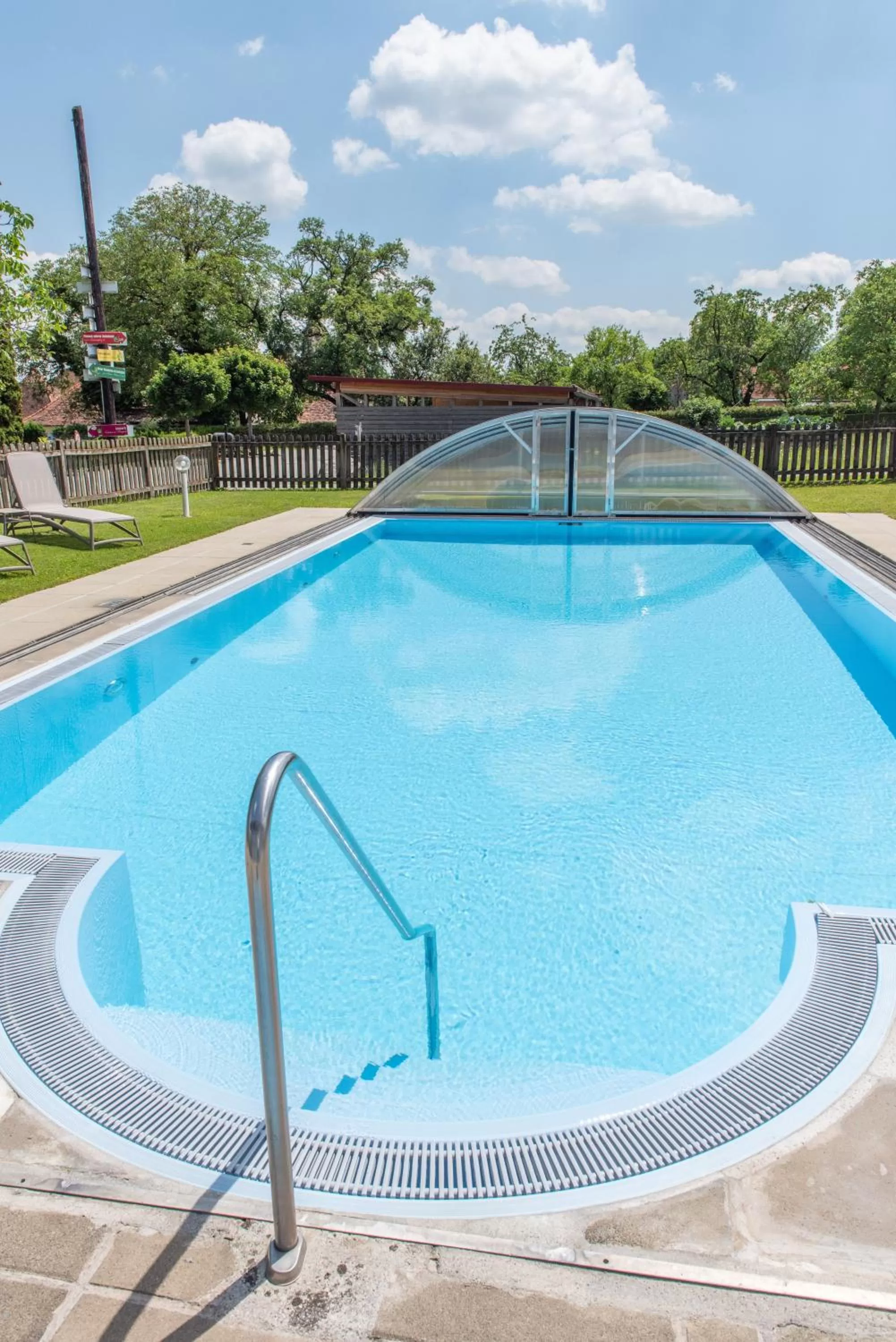 Swimming pool in Pension Cäcilia