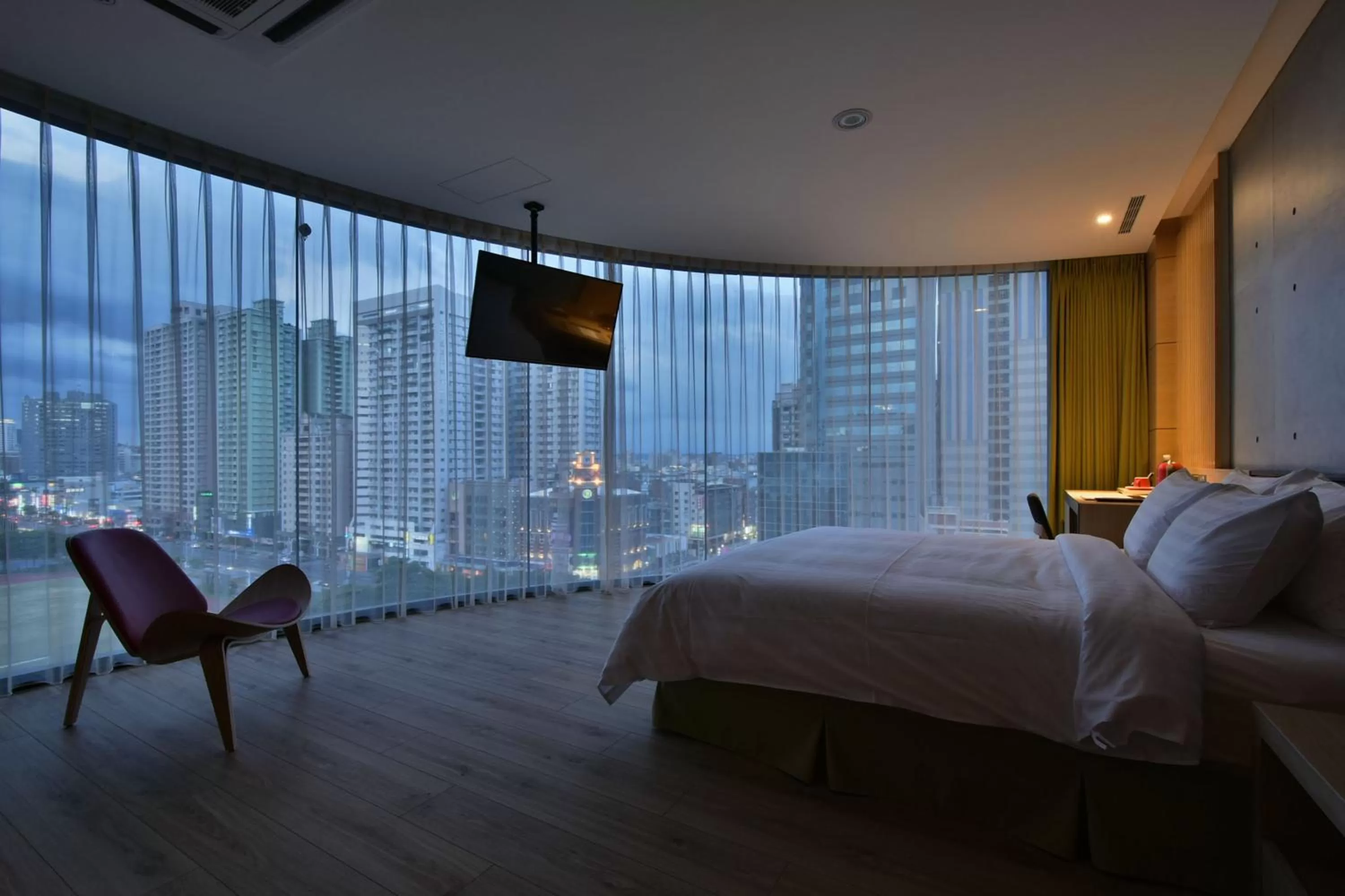 Photo of the whole room, Bed in Hotel R14