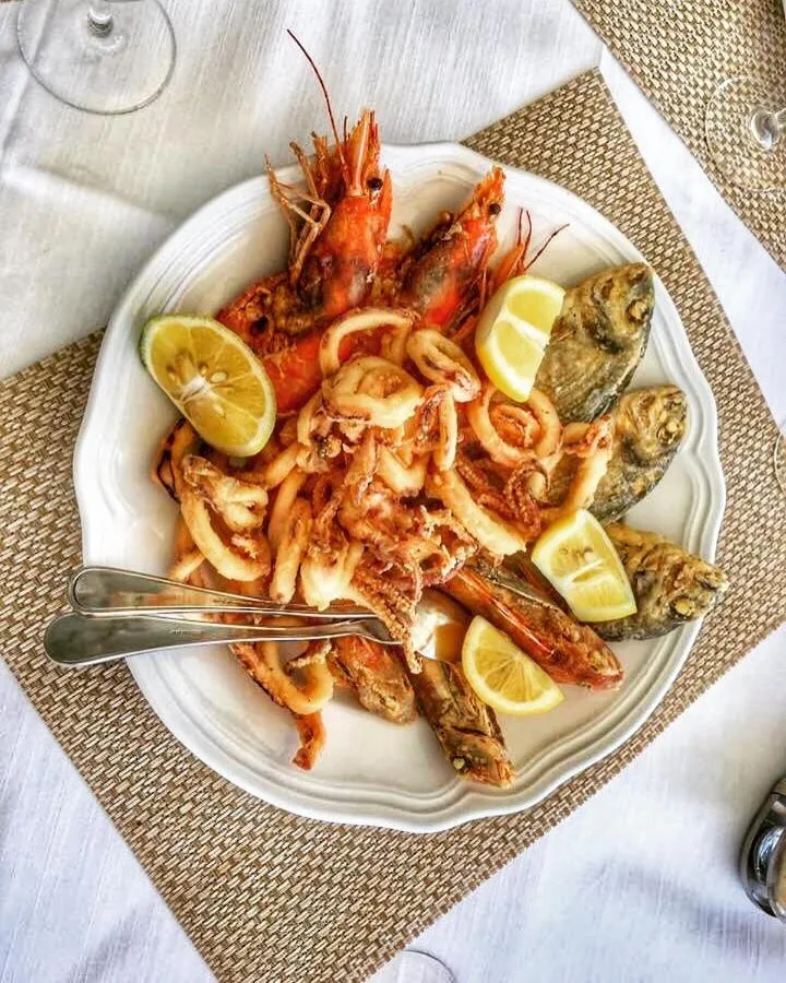 Food and drinks in Hotel Stefania Boutique Hotel by the Beach