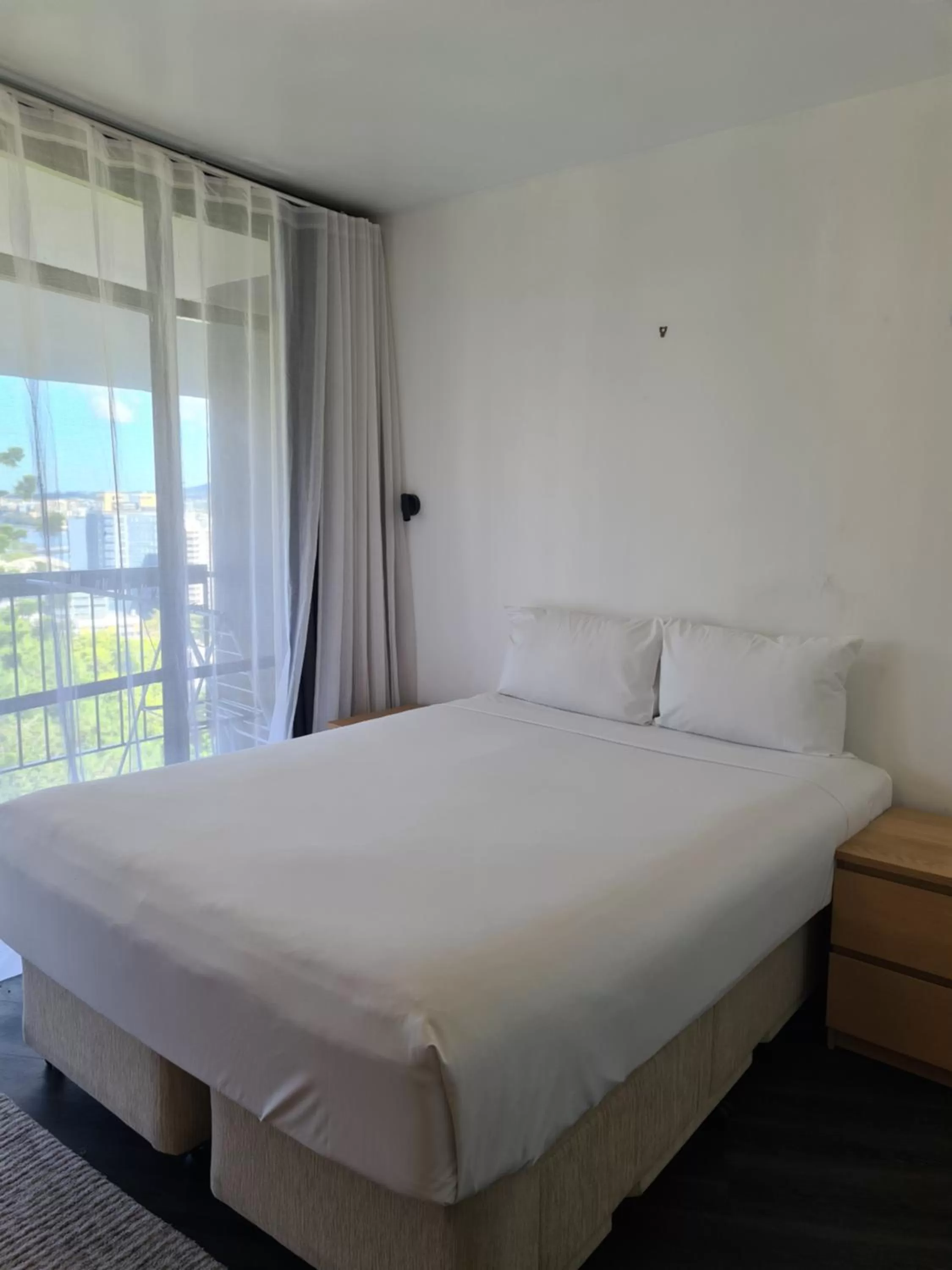 Bedroom, Bed in Madison Tower Mill Hotel