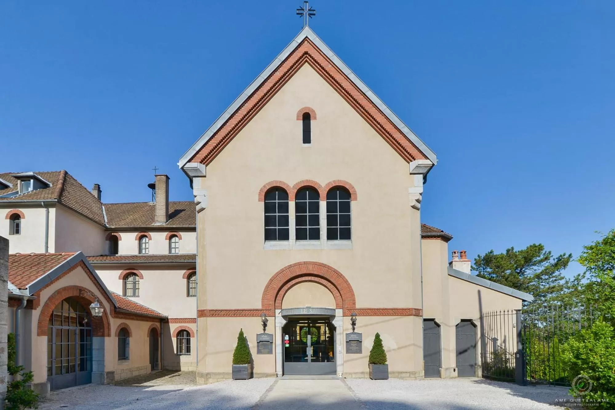 Facade/entrance, Property Building in Hôtel Restaurant Spa Le Sauvage