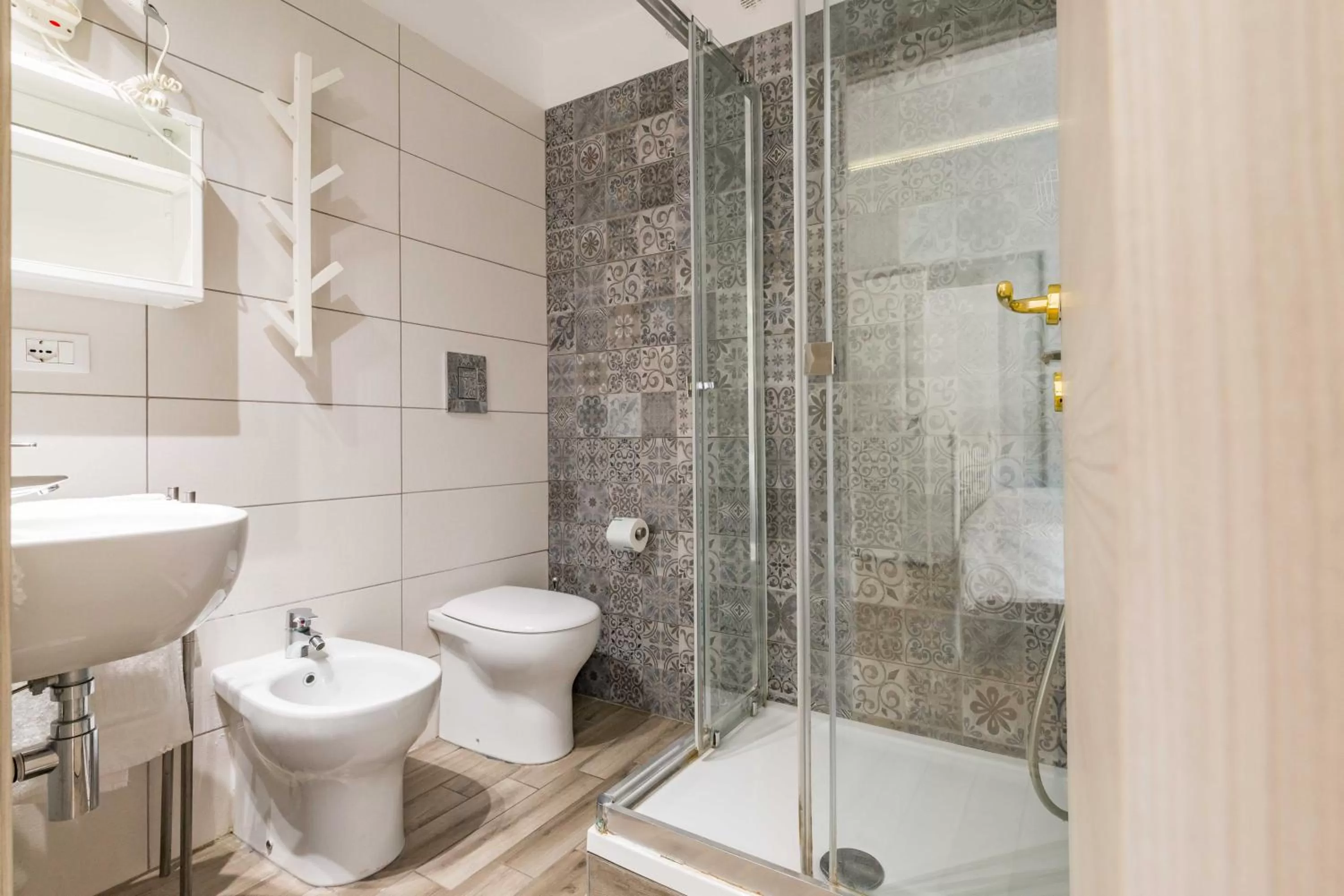 Bathroom in Un Attimo A Roma B&B