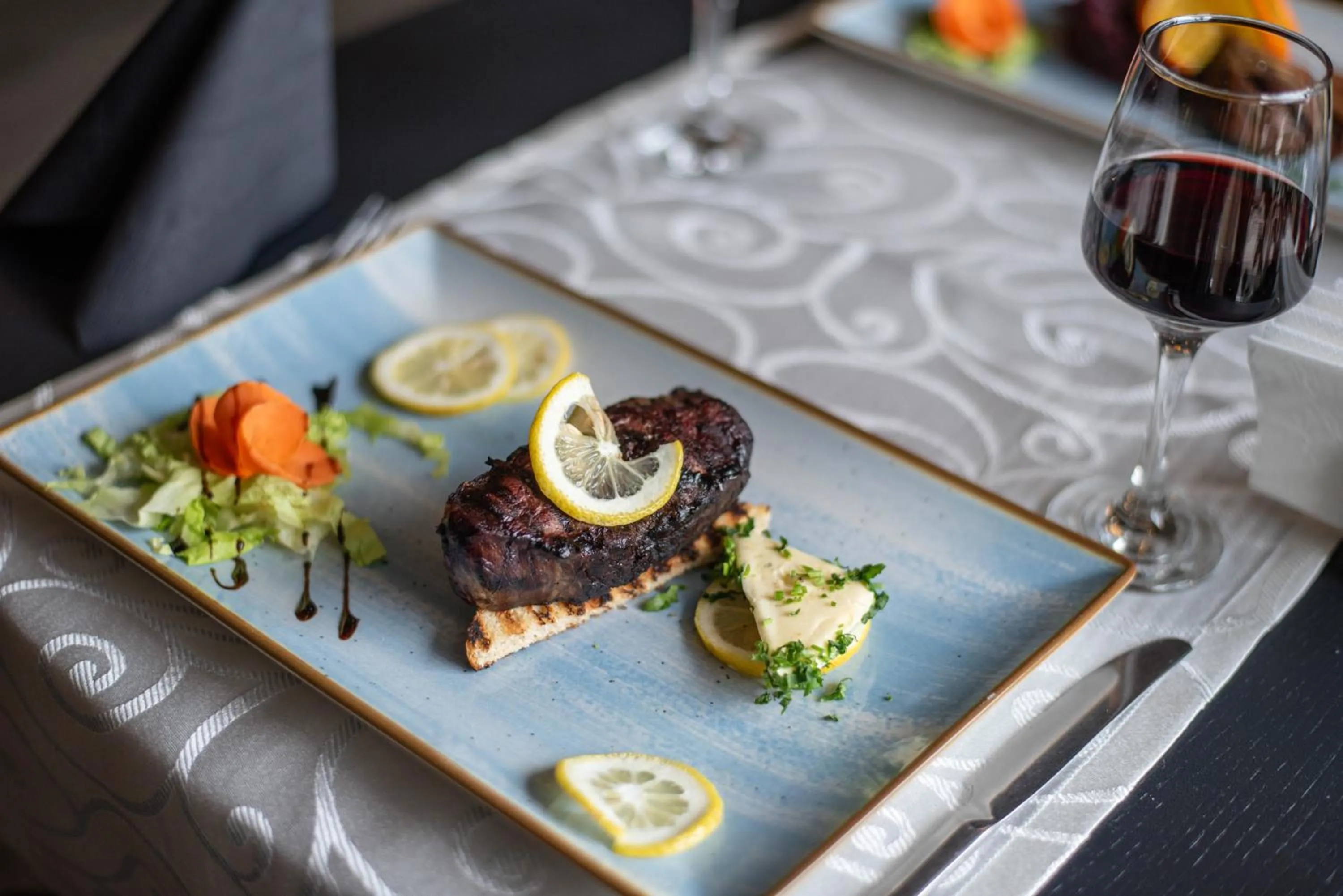 Restaurant/places to eat in Hotel Marea Neagra