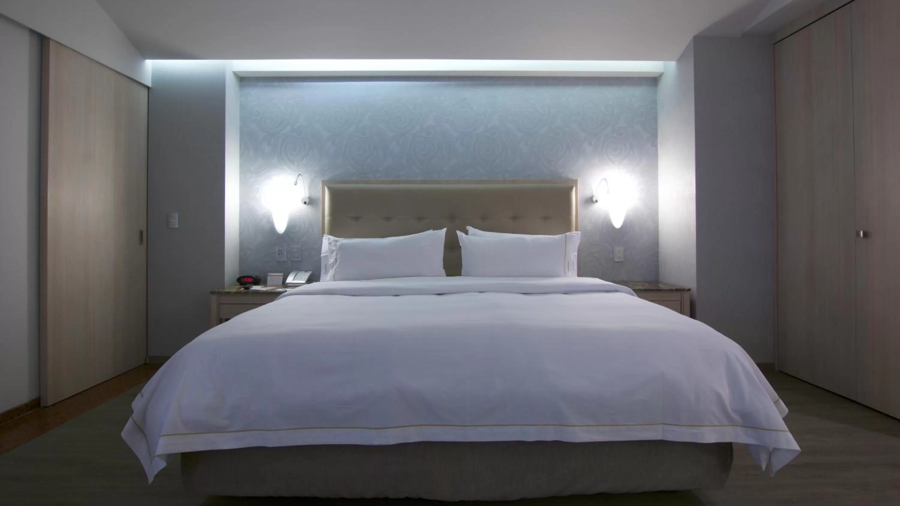 Bed in Holiday Inn Express Mexico- Toreo by IHG