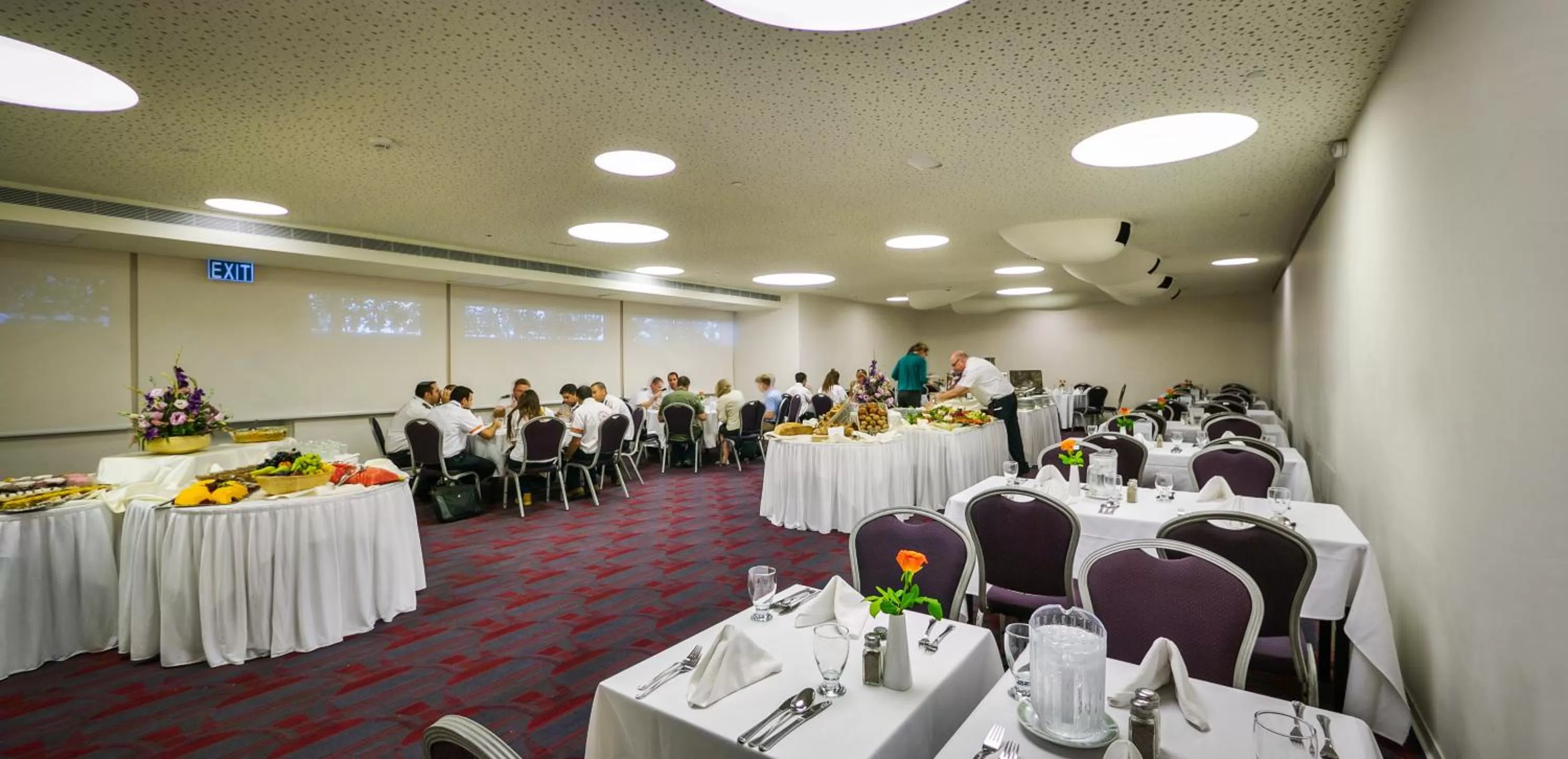 Restaurant/places to eat in Metropolitan Hotel