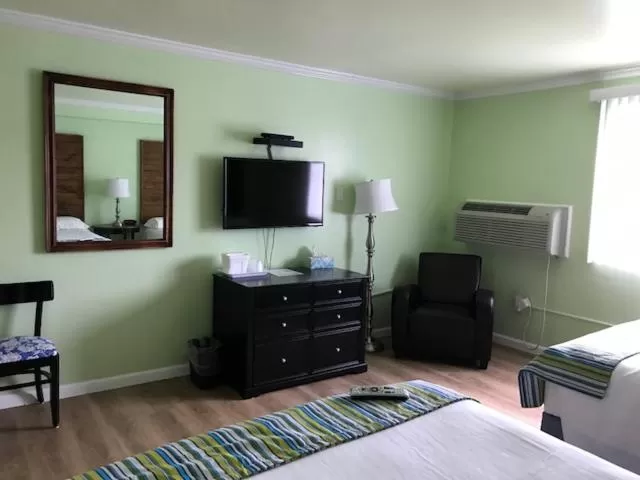 TV/Entertainment Center in Lake Inn