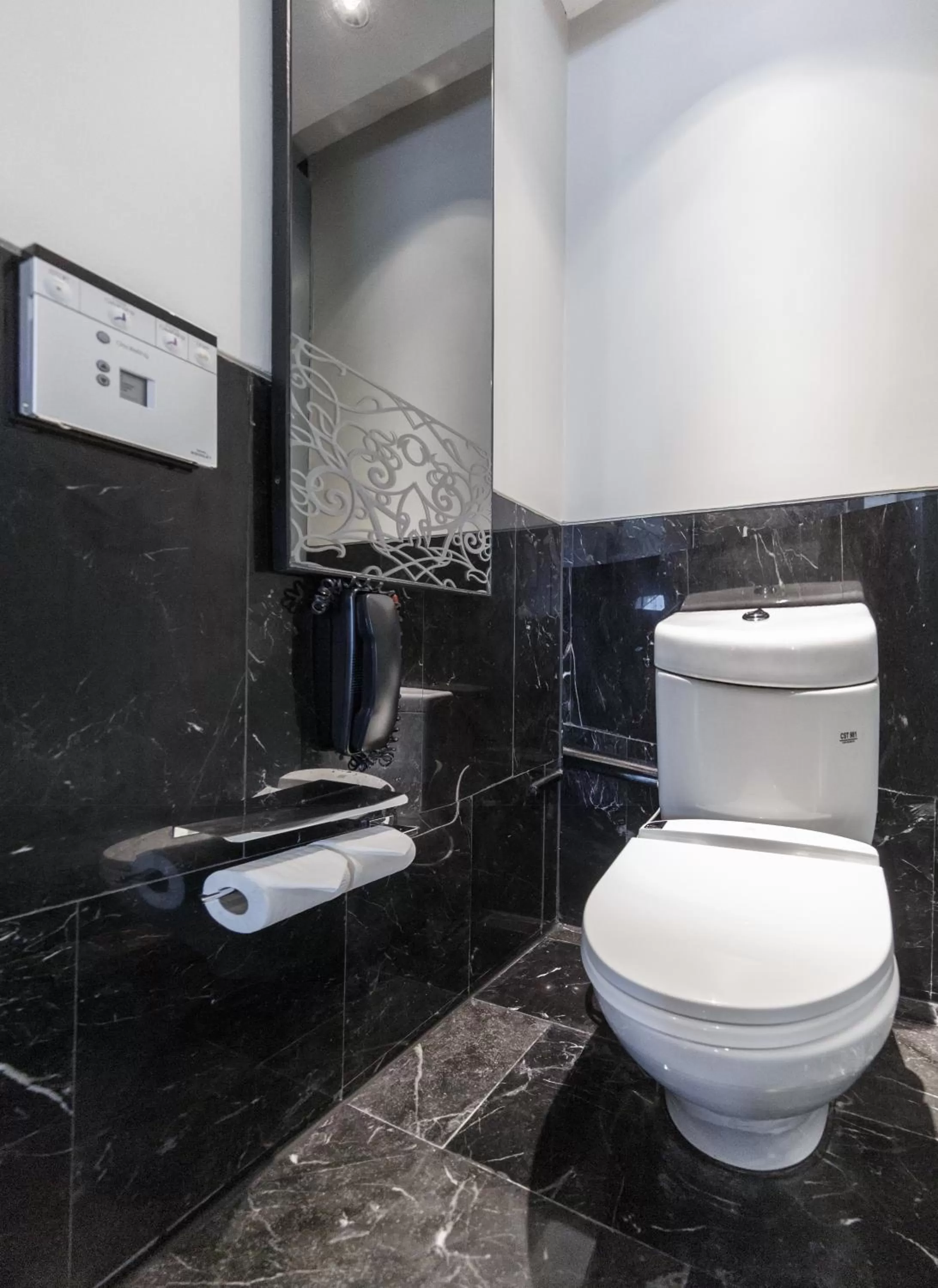 Toilet in Le Meridien Bangkok