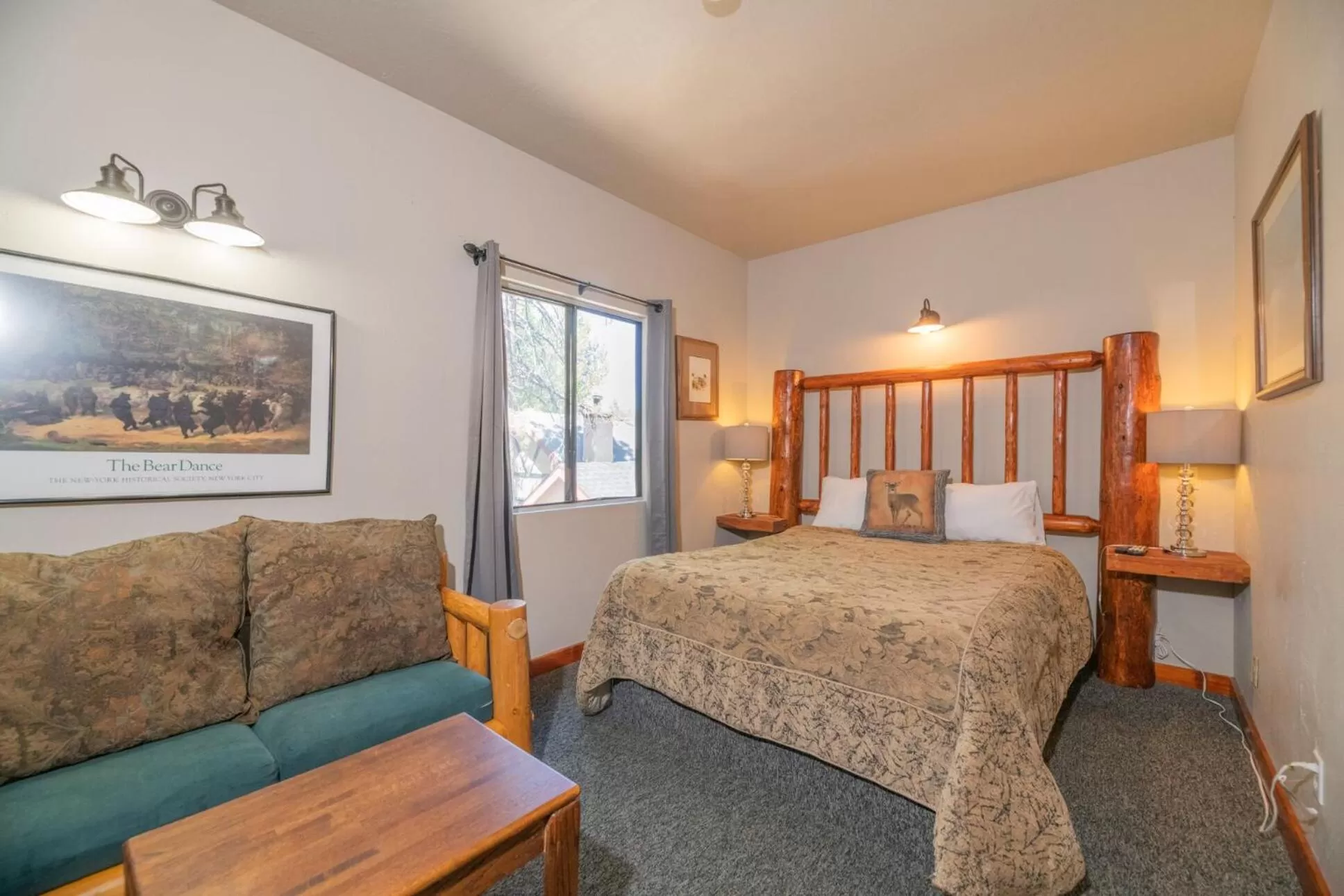 Photo of the whole room, Bed in Black Forest Lodge