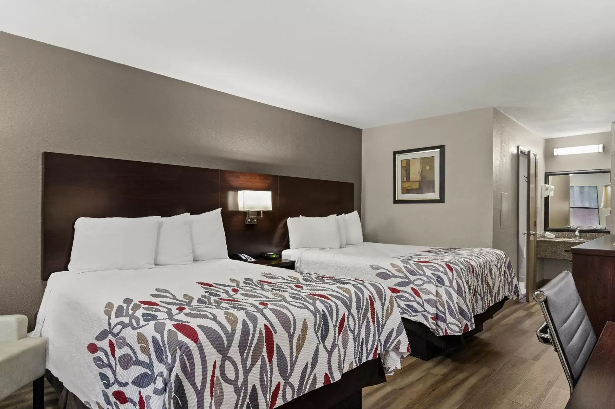 Deluxe Room with Two Double Beds Disability Access Roll-In Shower Non-Smoking - single occupancy in Red Roof Inn Baldwin Deluxe Room with Two Double Beds Disability Access Roll-In Shower Non-Smoking - single occupancy in Red Roof Inn Baldwin