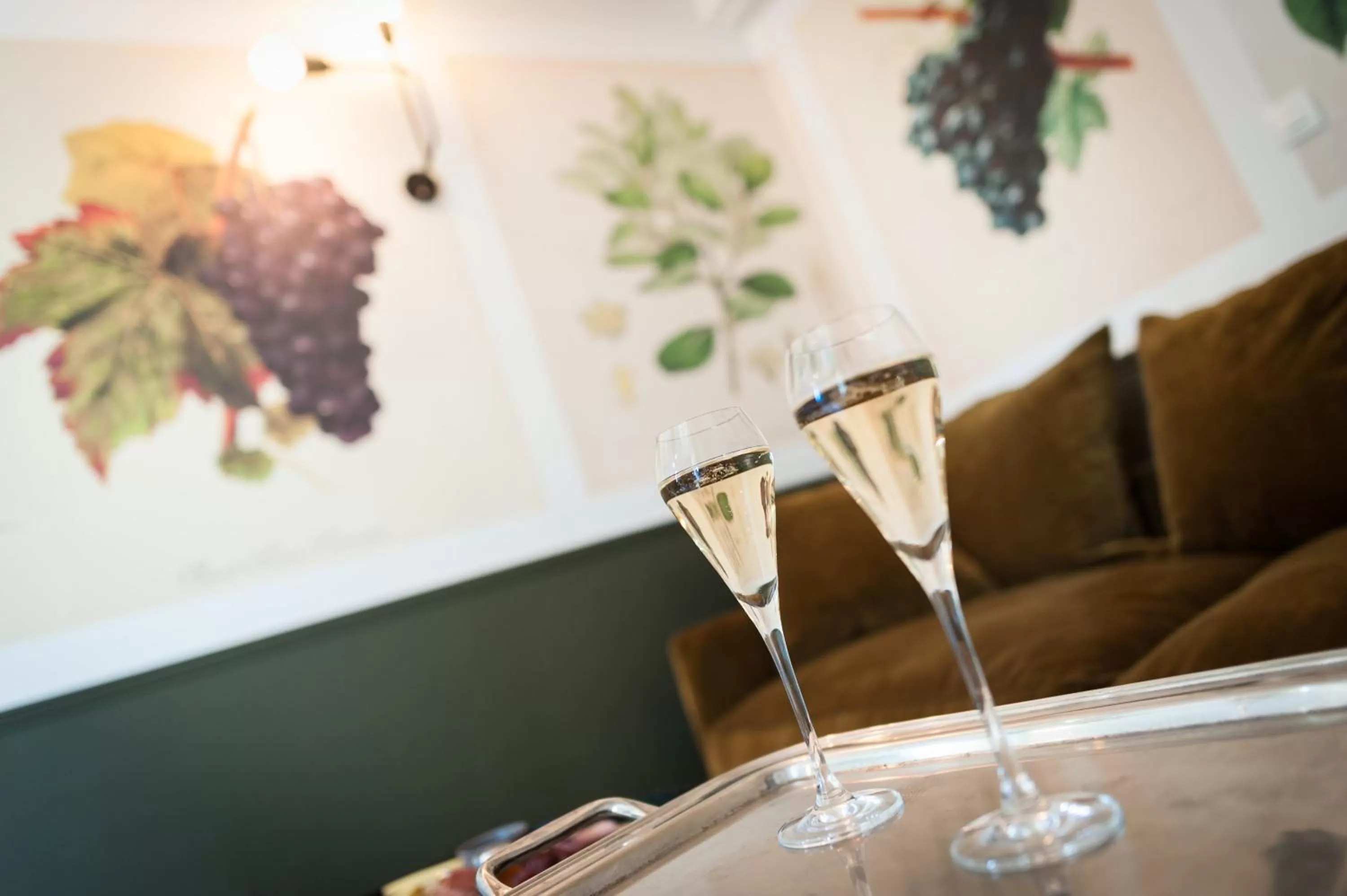 Drinks in Ermitage De Corton - Teritoria