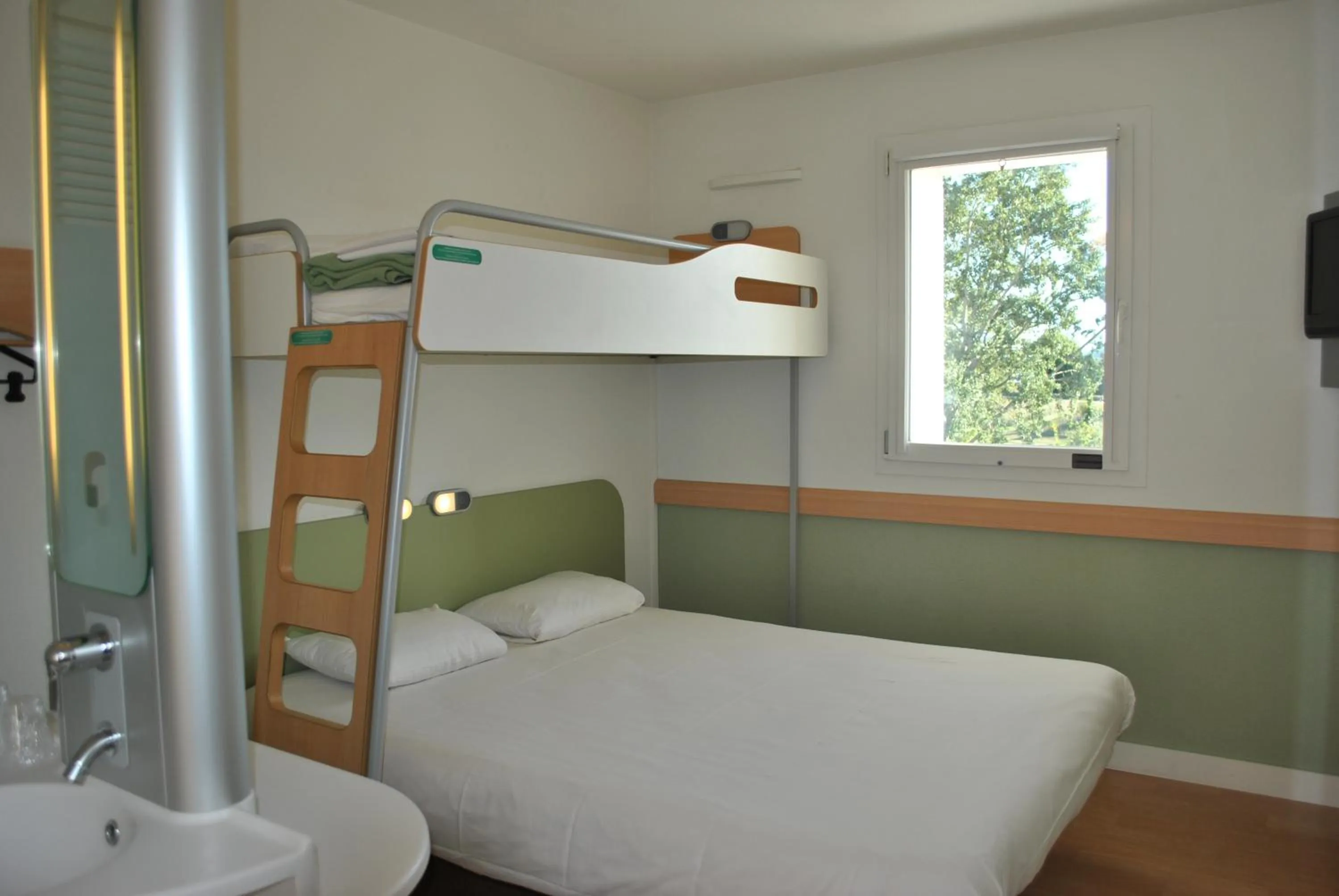 bunk bed, Bed in ibis budget Loriol Le Pouzin