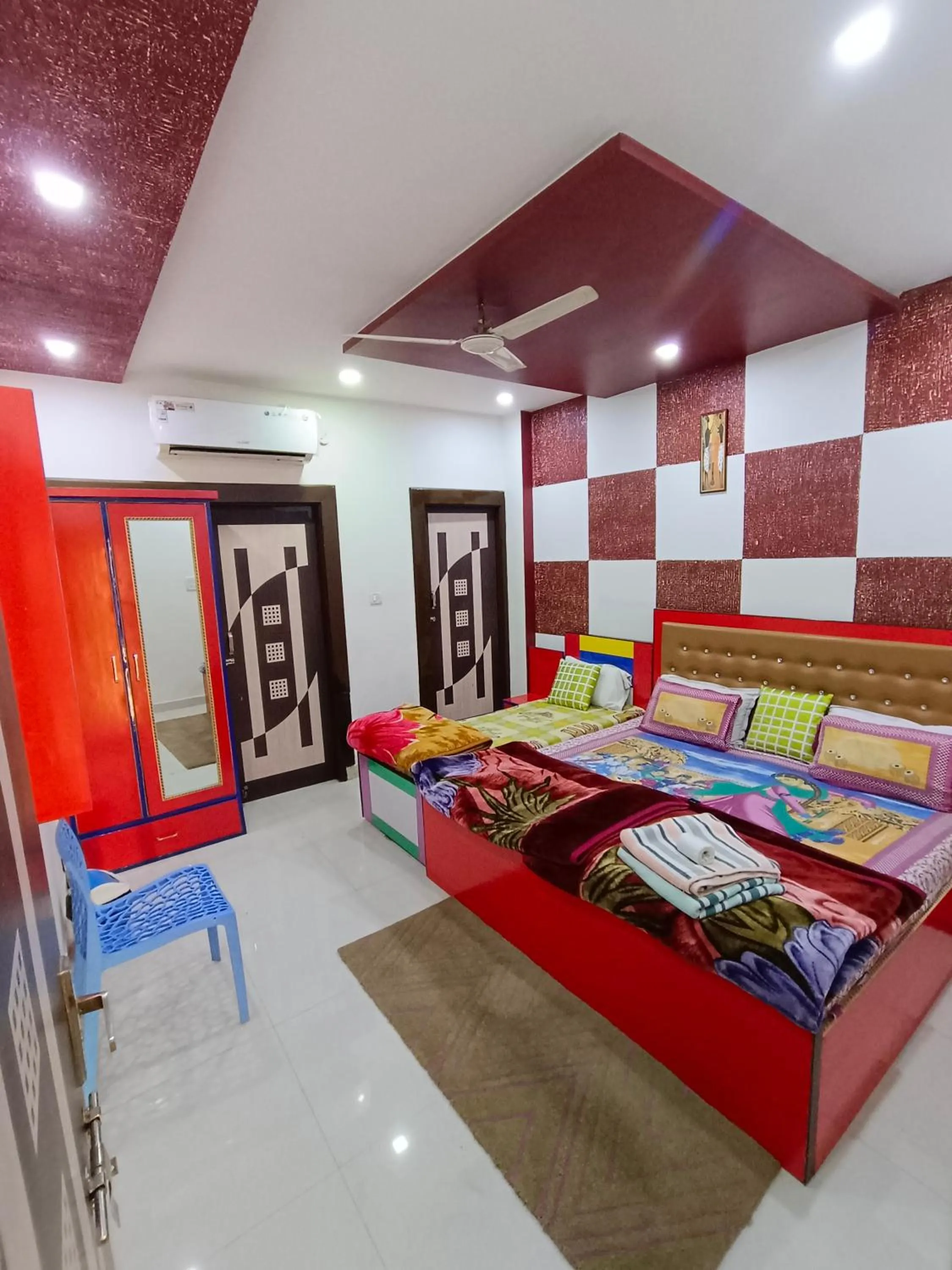 Bathroom, Bed in Friends Home Stay - Agra