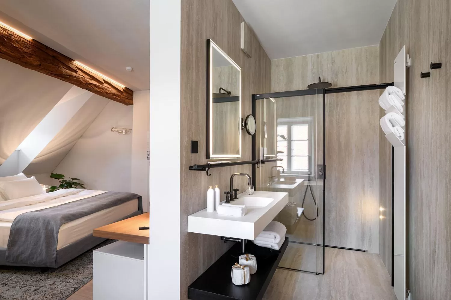 Bathroom, Bed in Zlata Ladjica Boutique Hotel