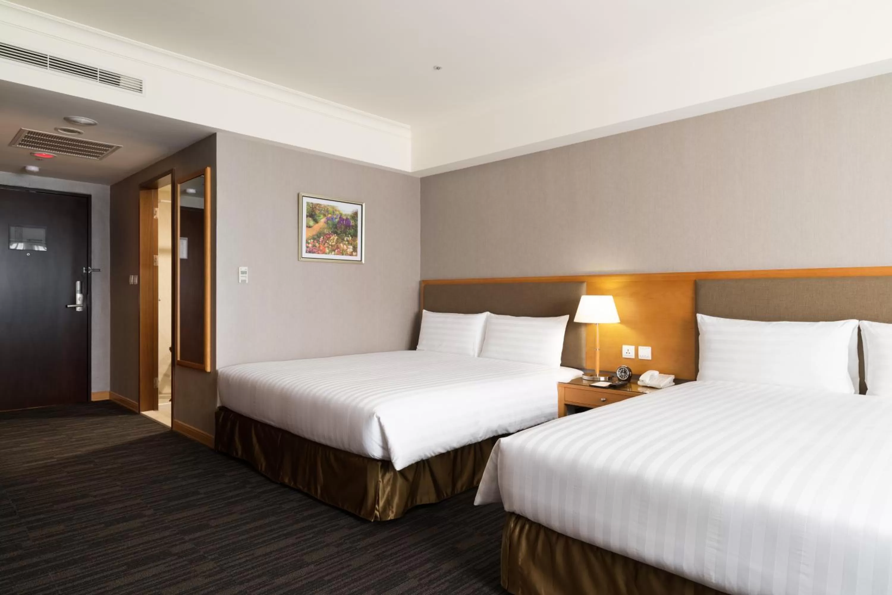 Photo of the whole room, Bed in Fushin Hotel Taipei