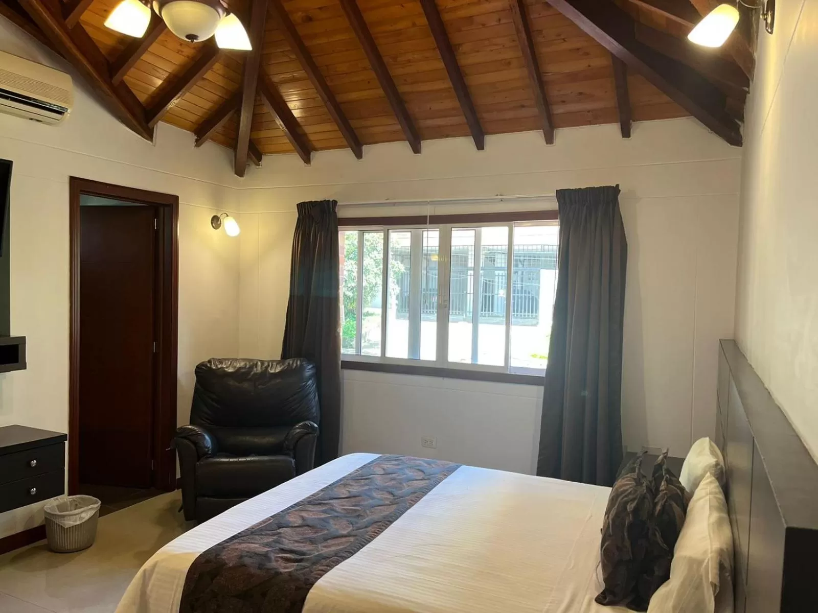 Bedroom, Bed in Serenity Suites Casa Boutique