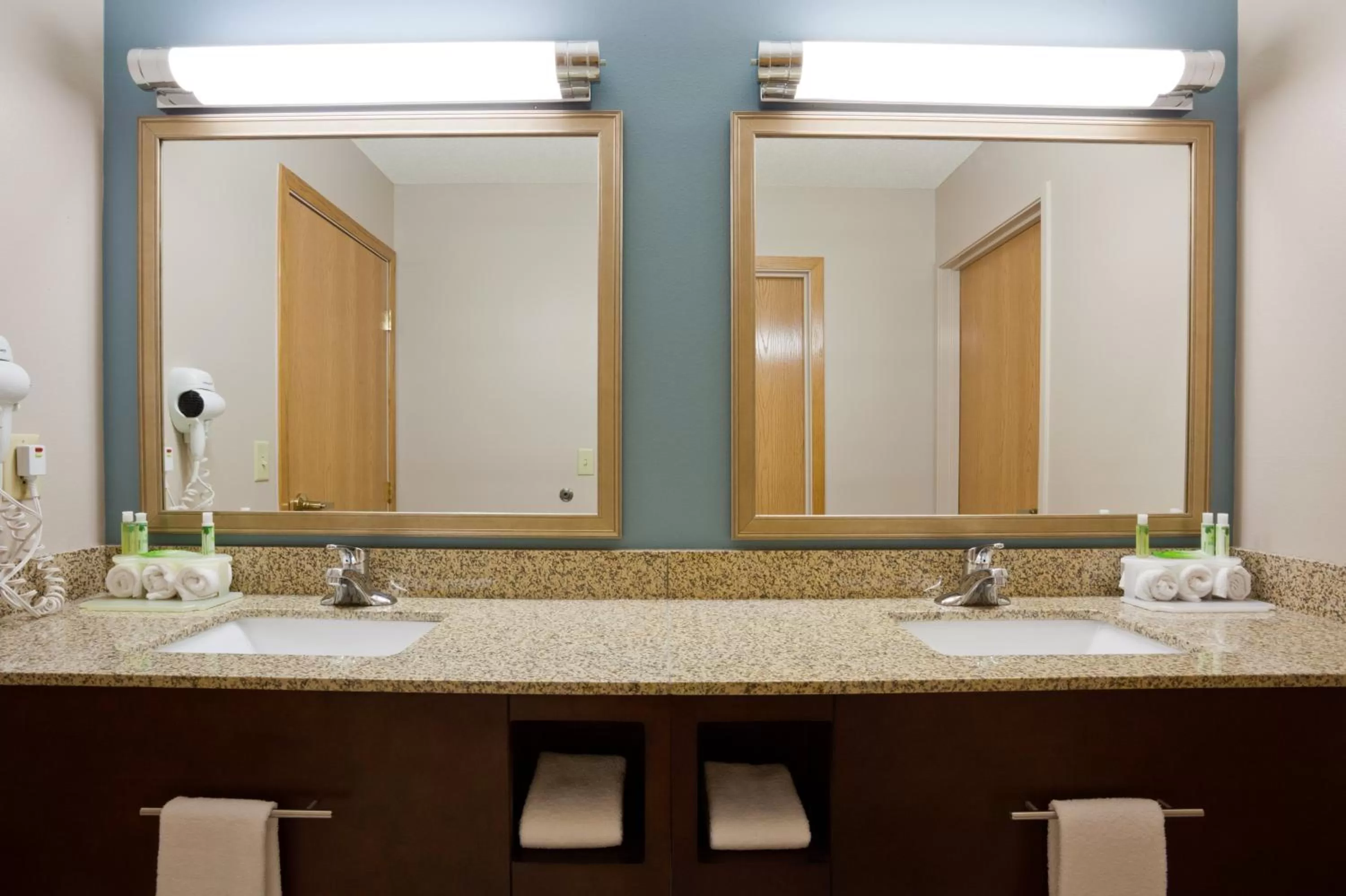 Bathroom in Holiday Inn Express and Suites St. Cloud by IHG