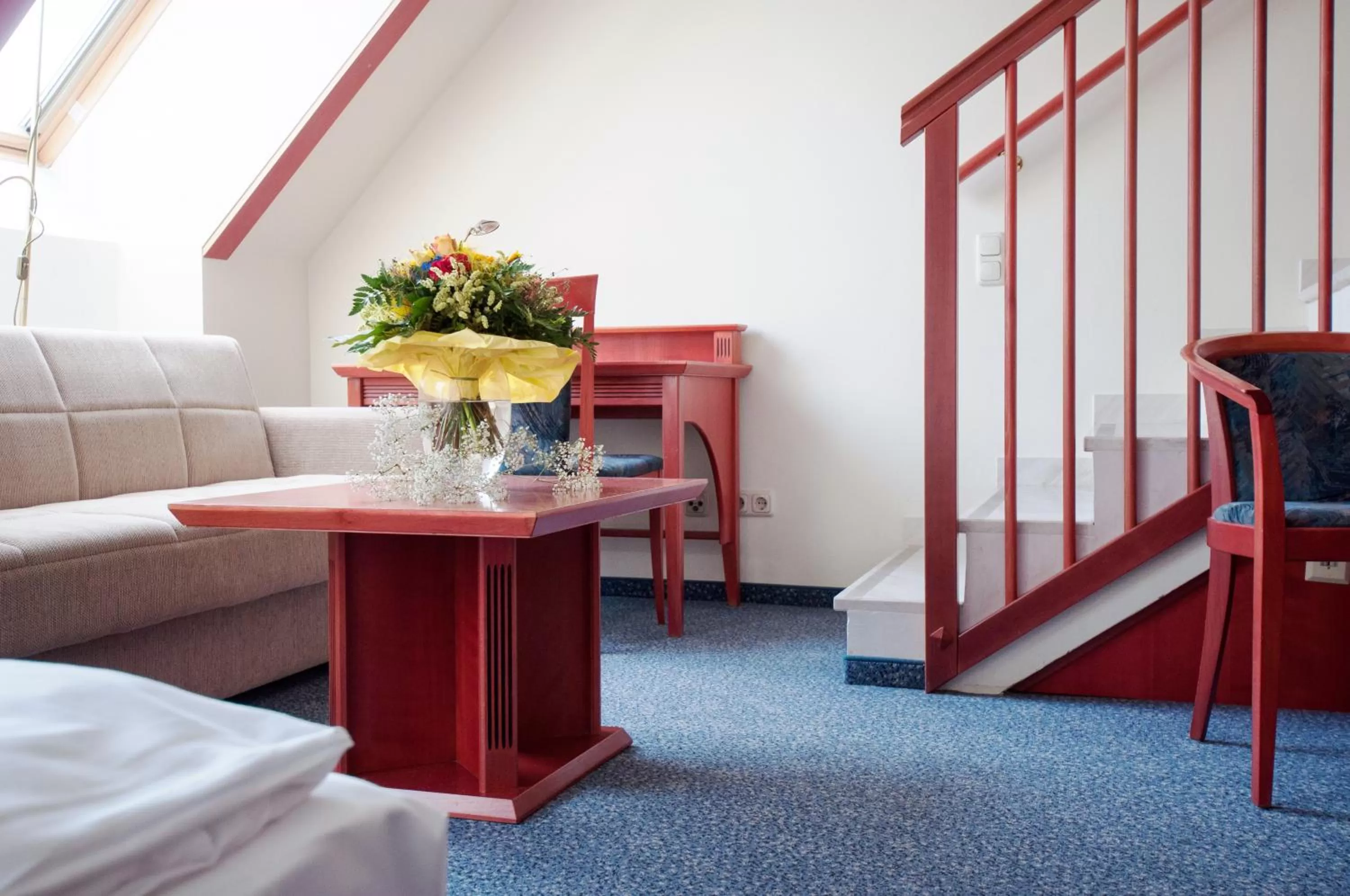 Seating area, Bed in Hotel Allegro Wien