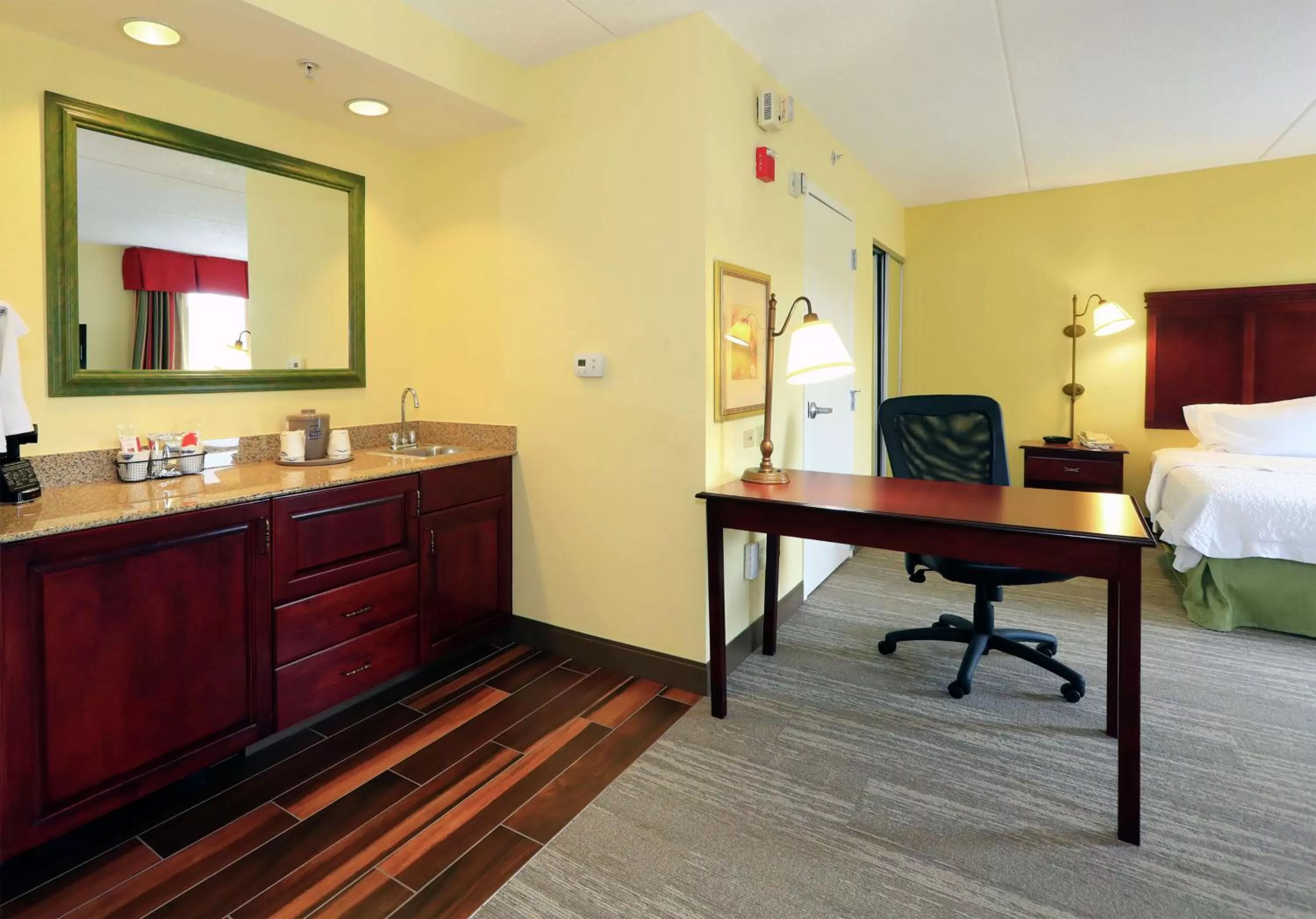 Bedroom, Bed in Hampton Inn and Suites of Lamar