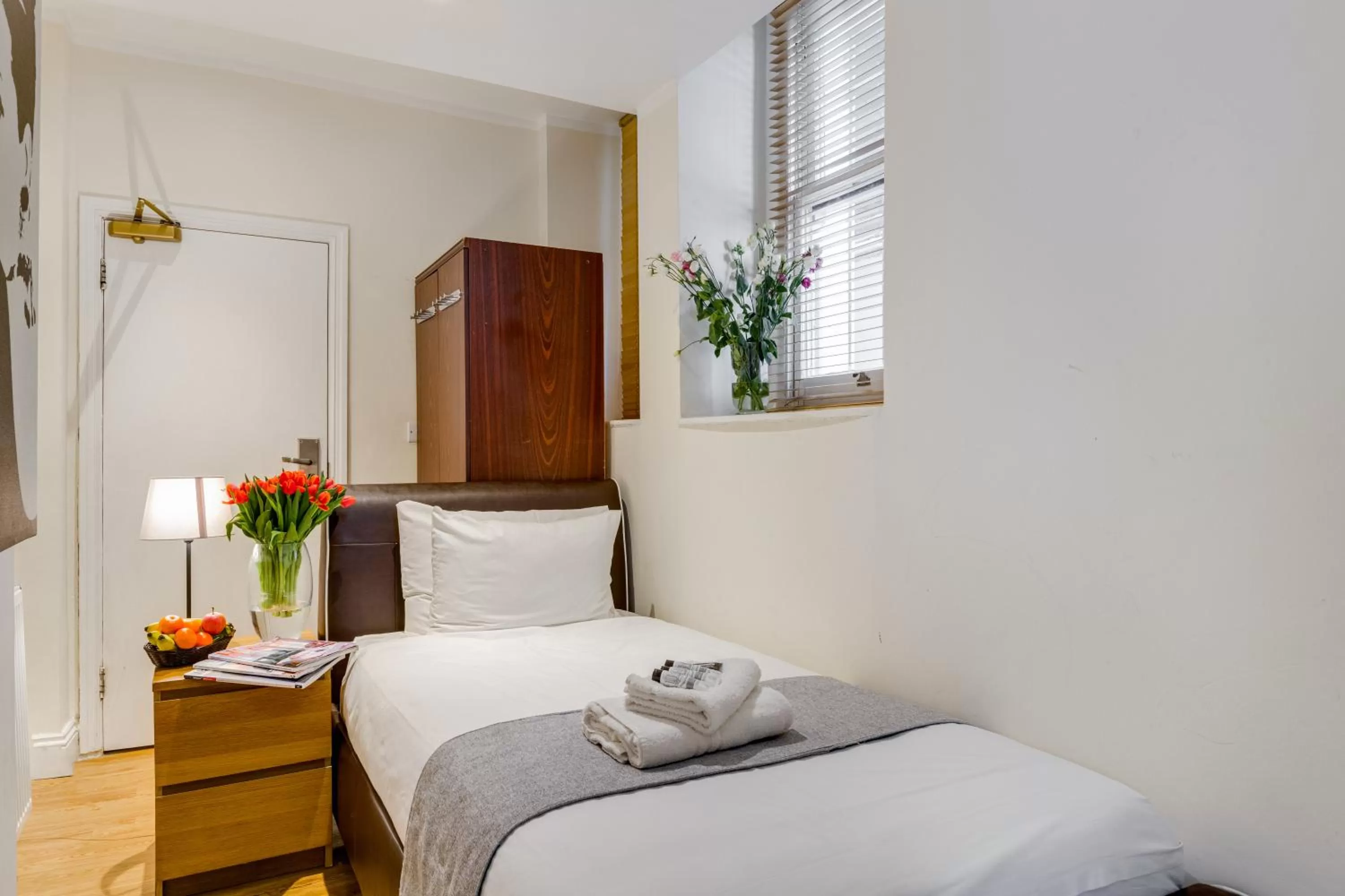 Bed in 1 Lexham Gardens Hotel