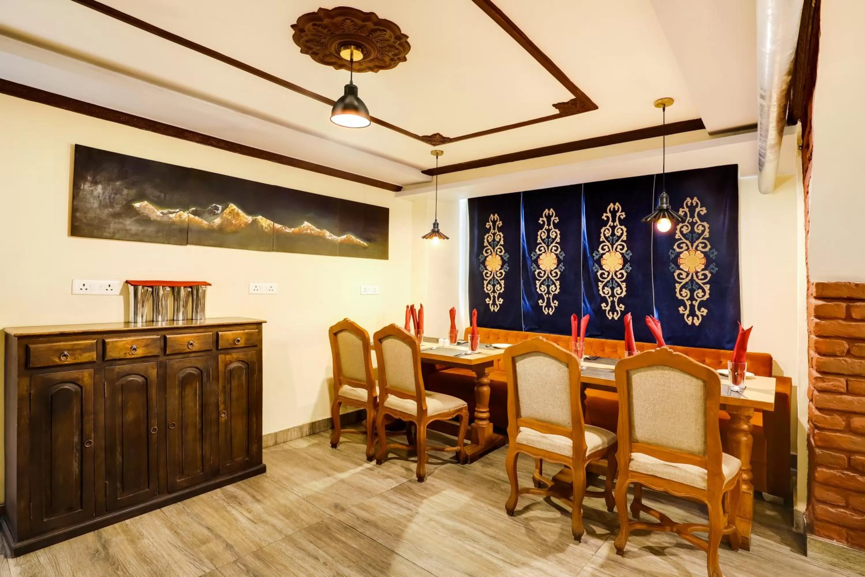 Restaurant/places to eat in Summit Hermon Hotel & Spa