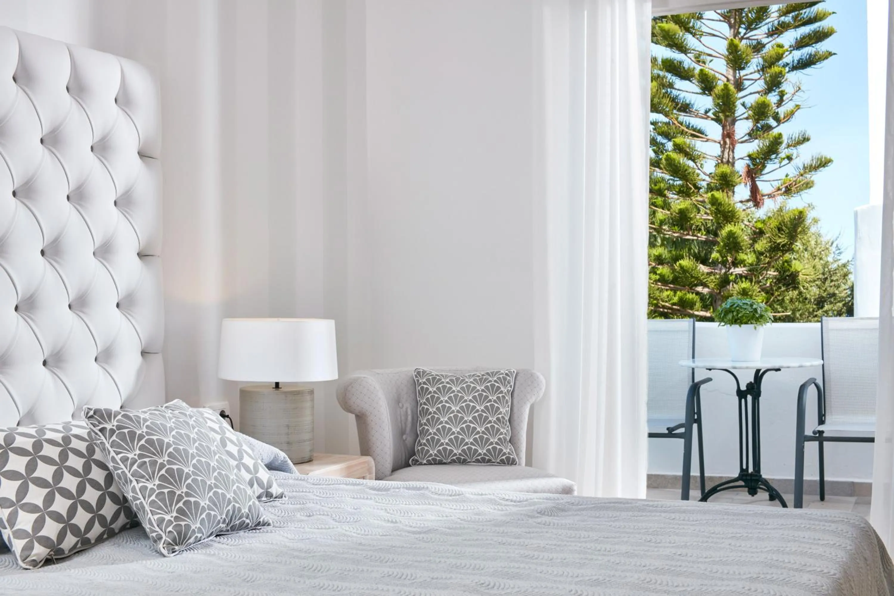 Day, Bed in Santorini Palace