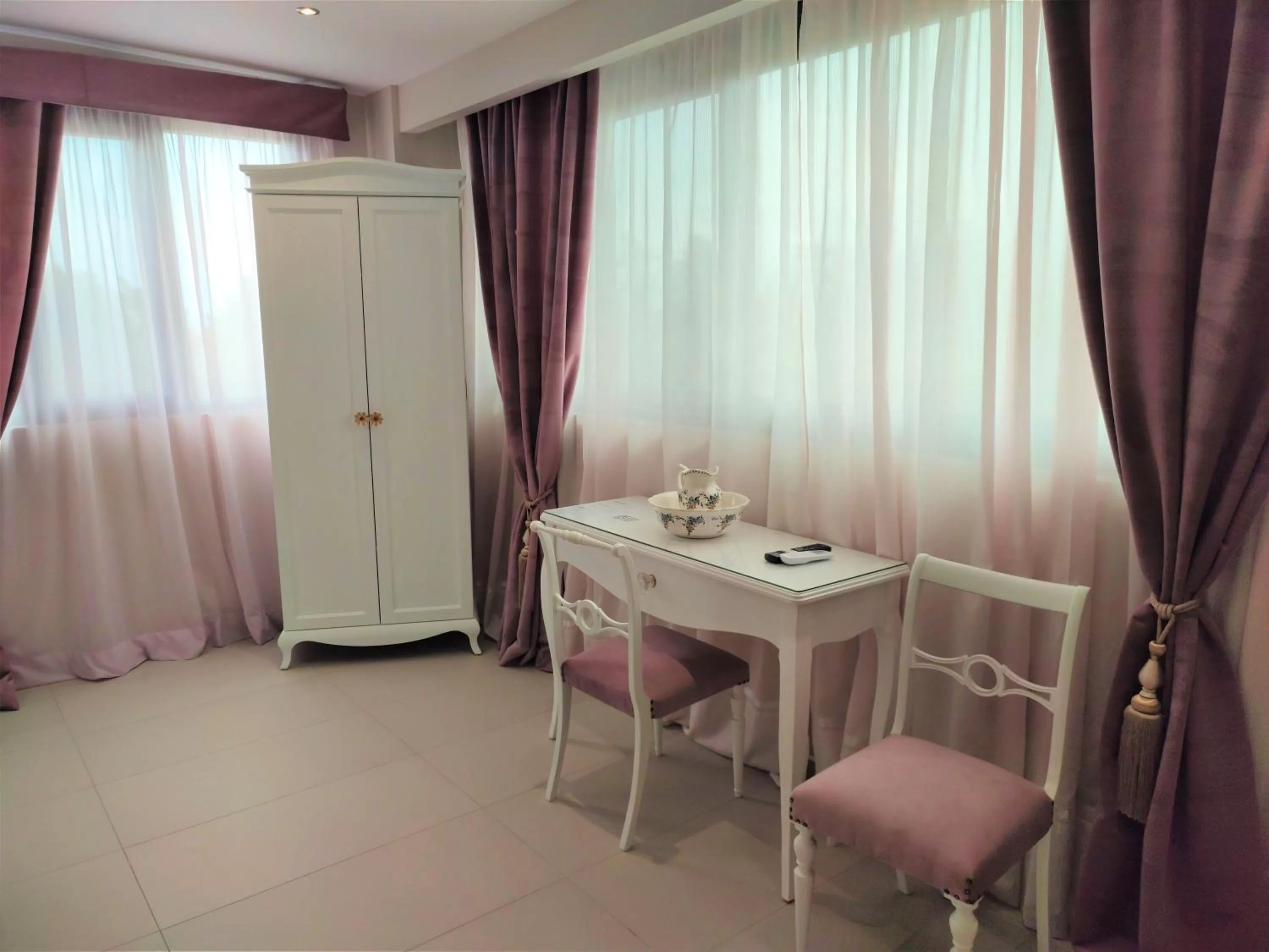 Photo of the whole room in Light Blue Hotel