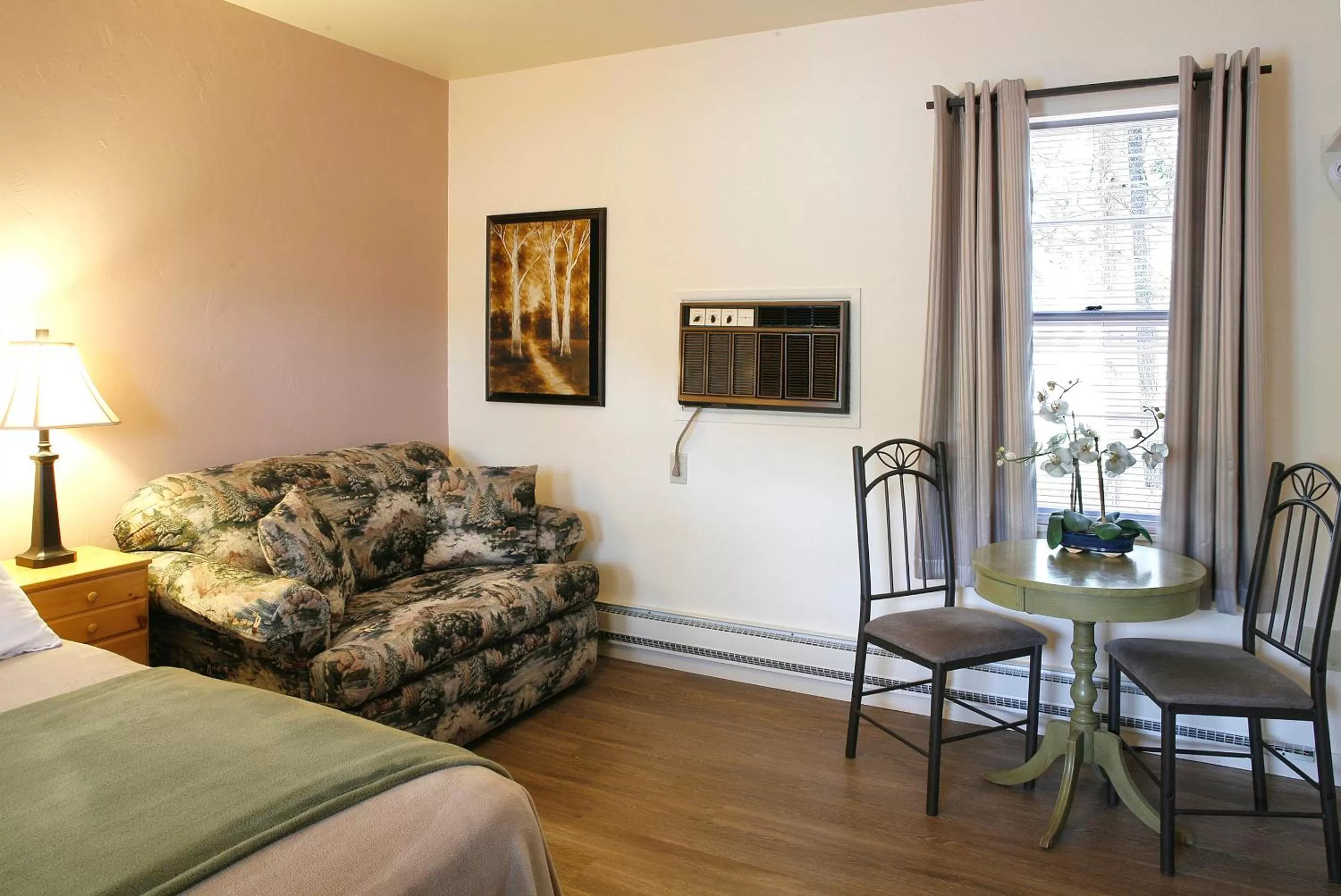 Seating Area in Peninsula Park-View Resort