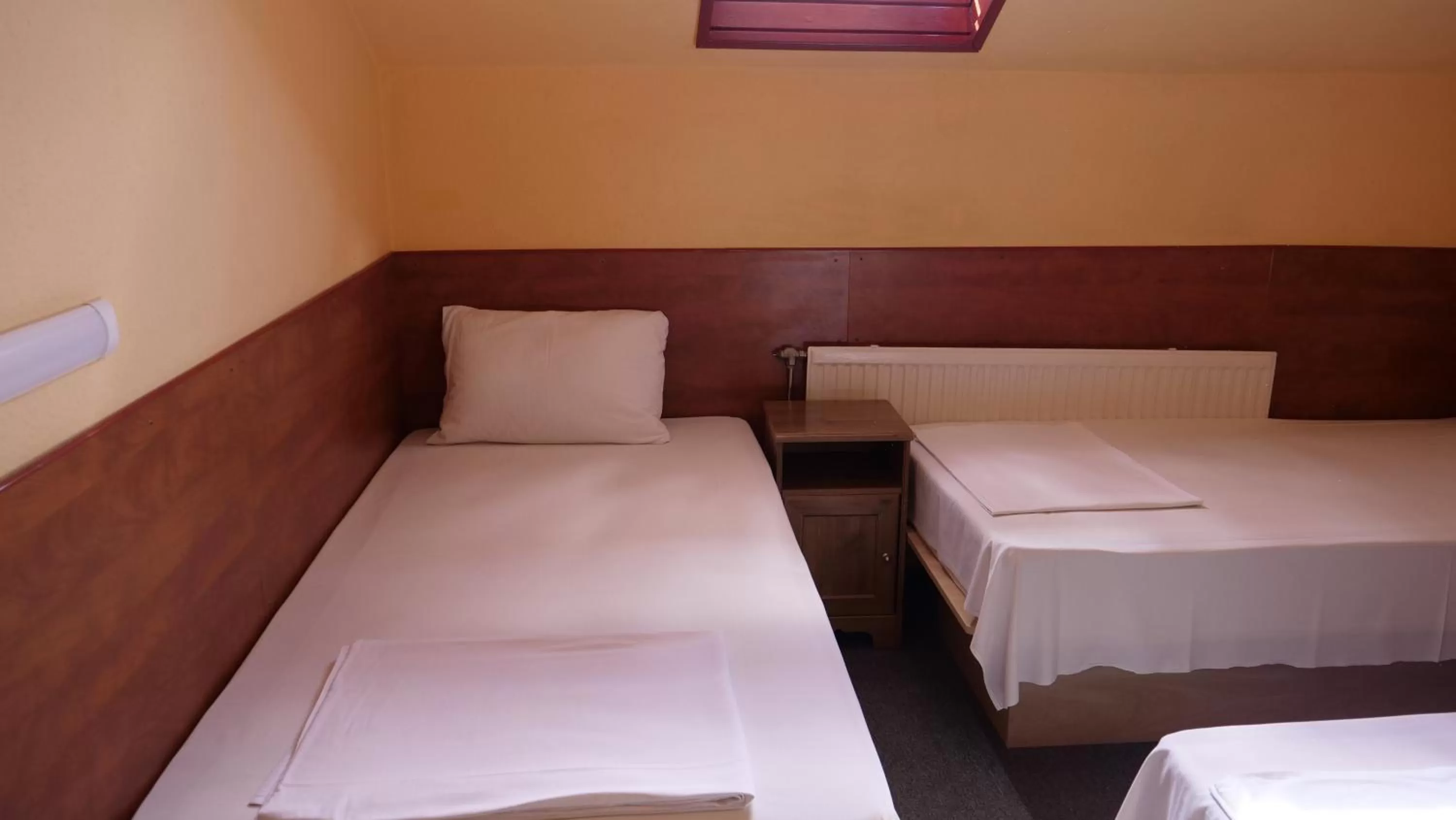 Property building, Bed in Attila Hotel Budapest